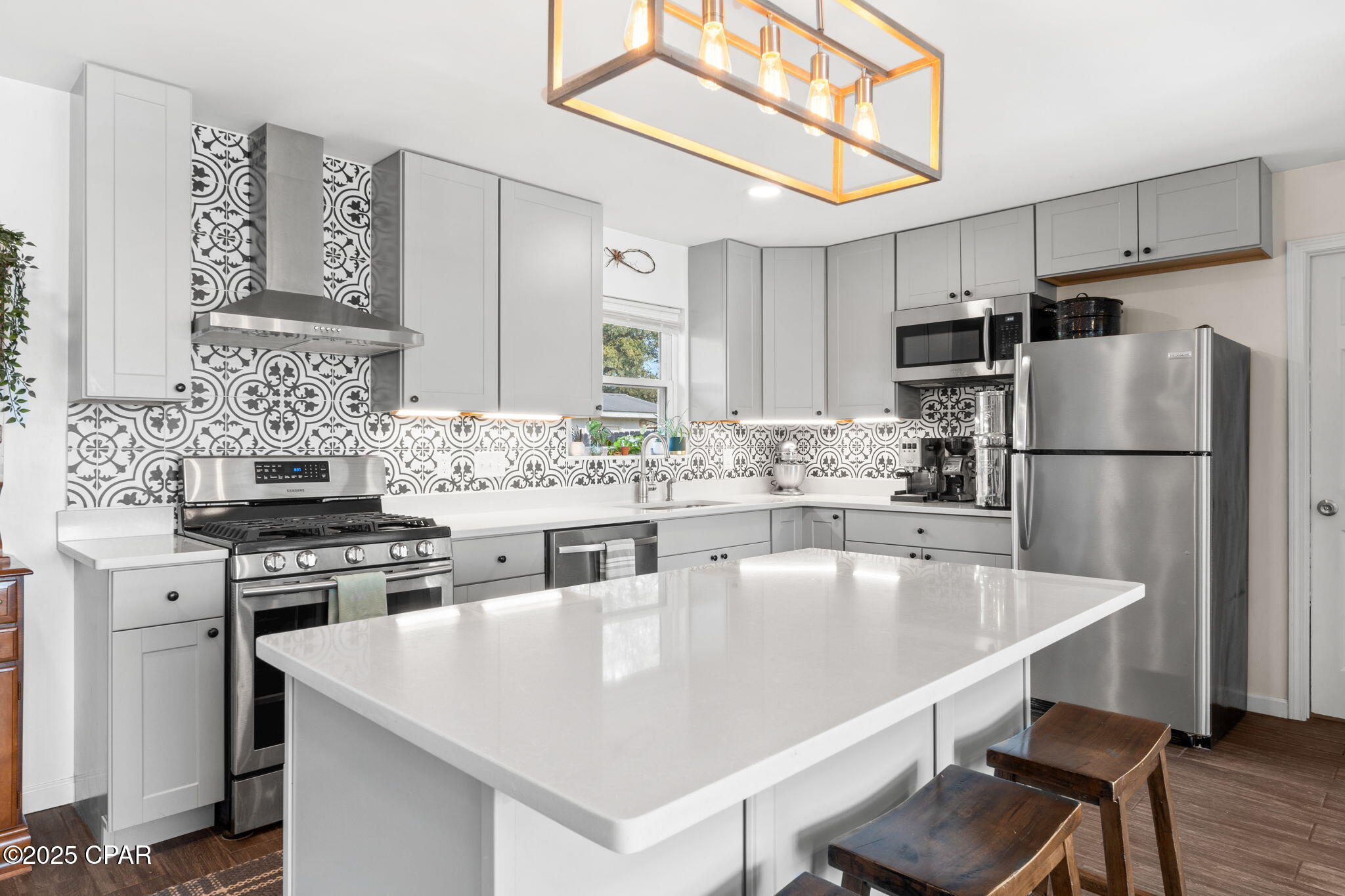 212 S Kimbrel Avenue