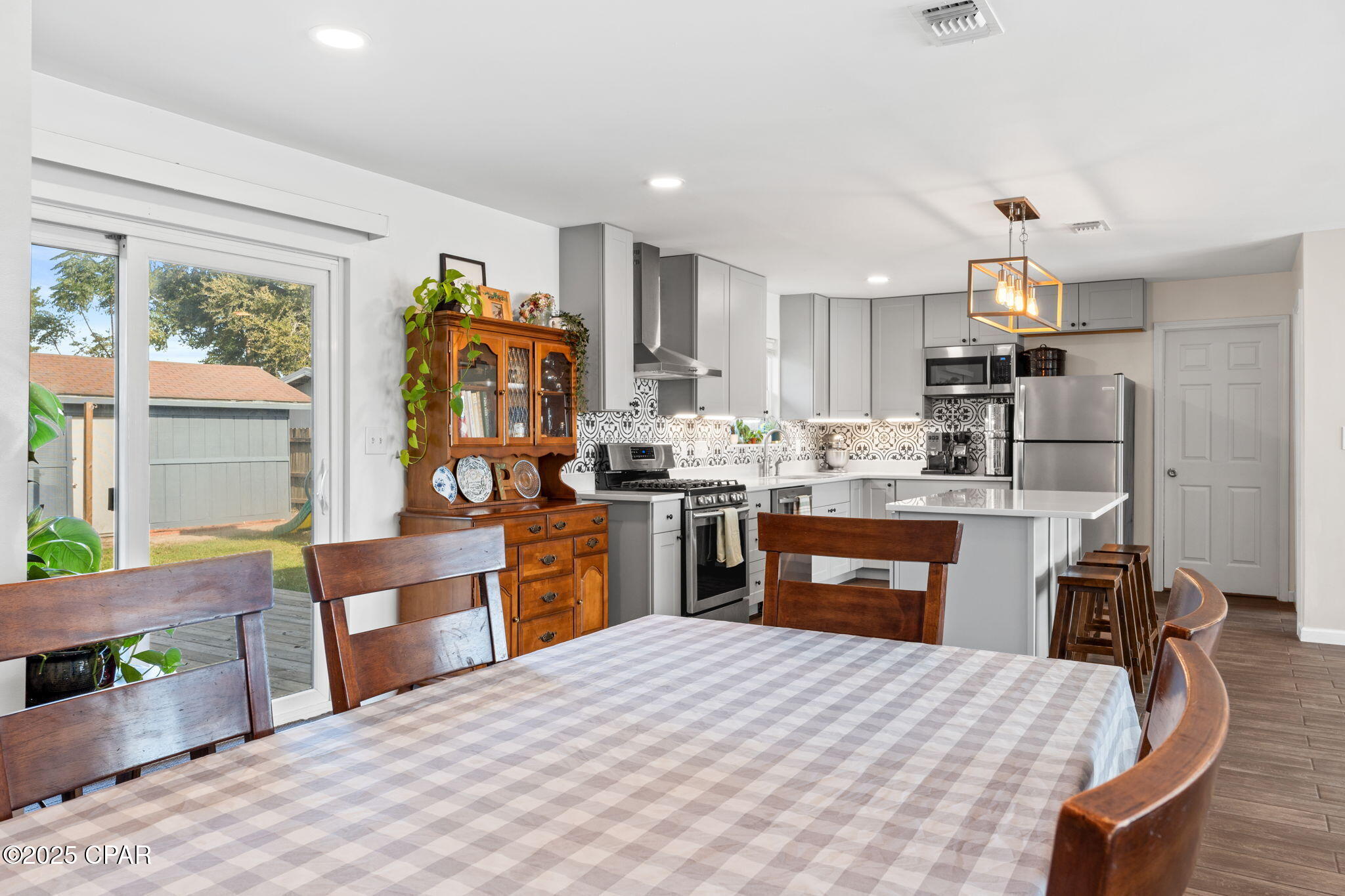 212 S Kimbrel Avenue