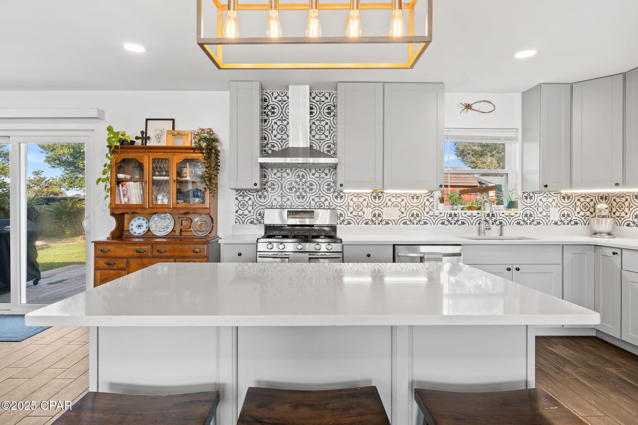 212 S Kimbrel Avenue