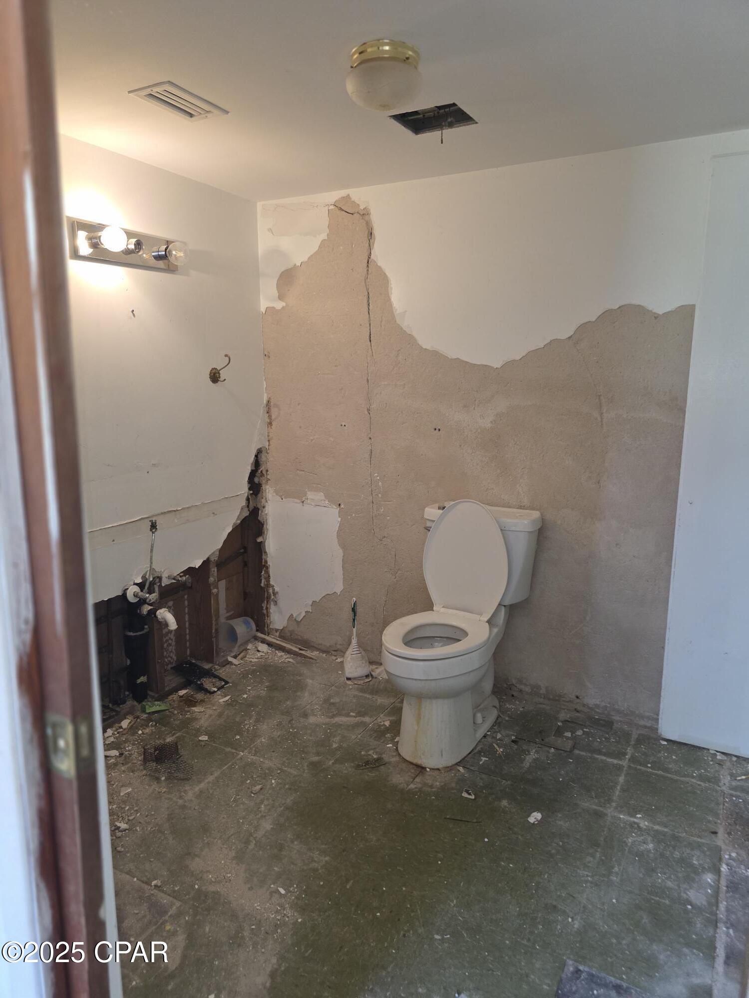 1111 W 11th