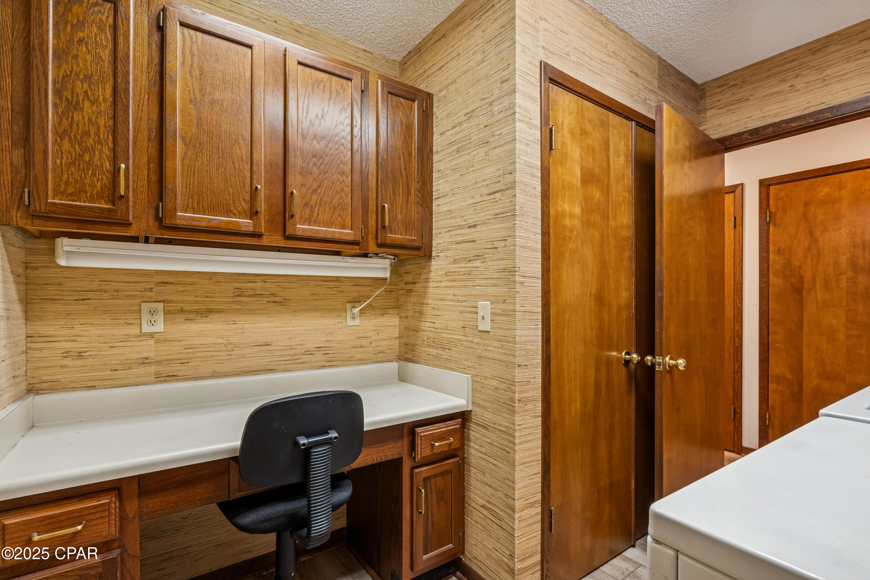 3313 S Harbour Circle