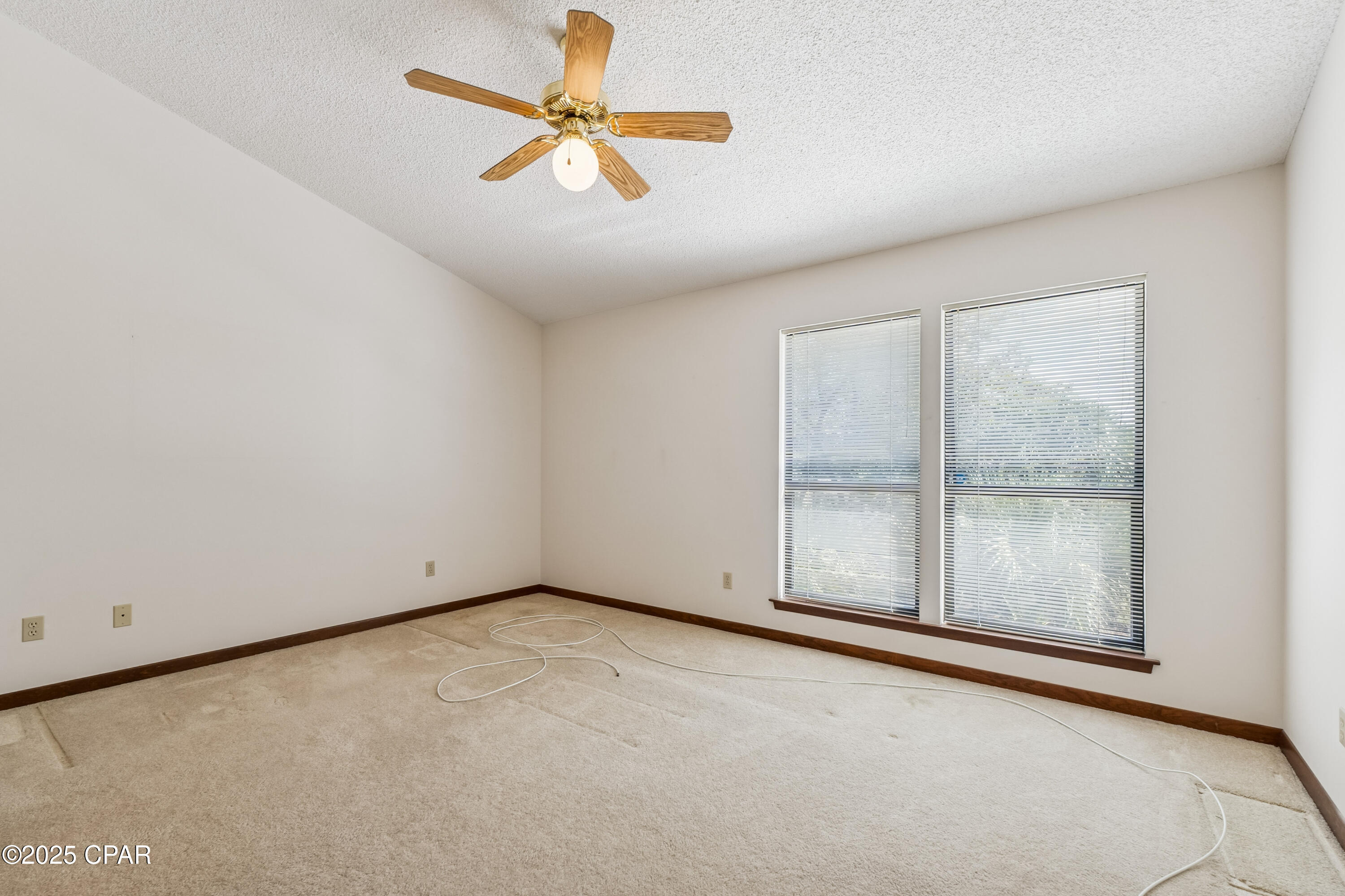 3313 S Harbour Circle