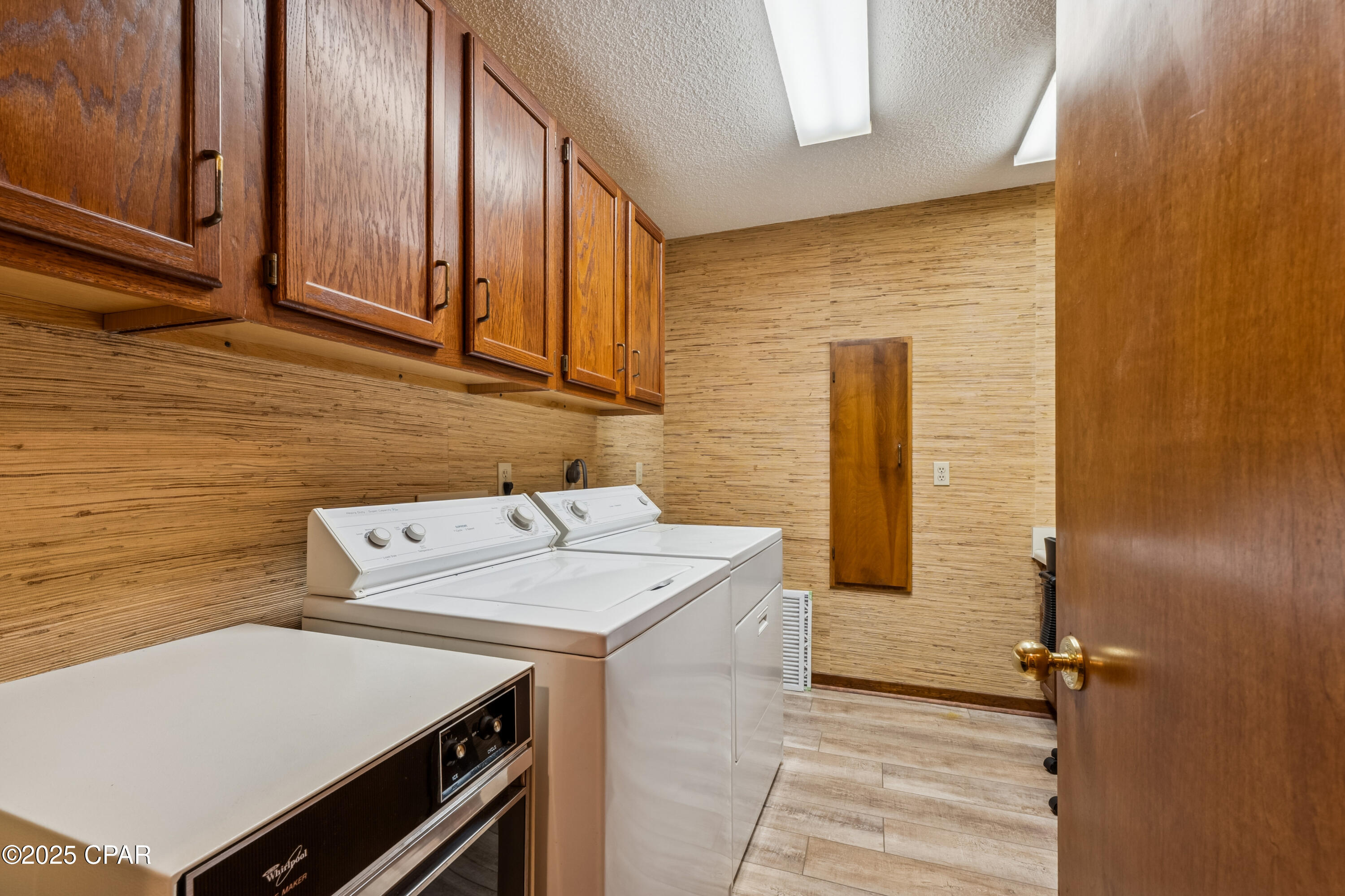 3313 S Harbour Circle