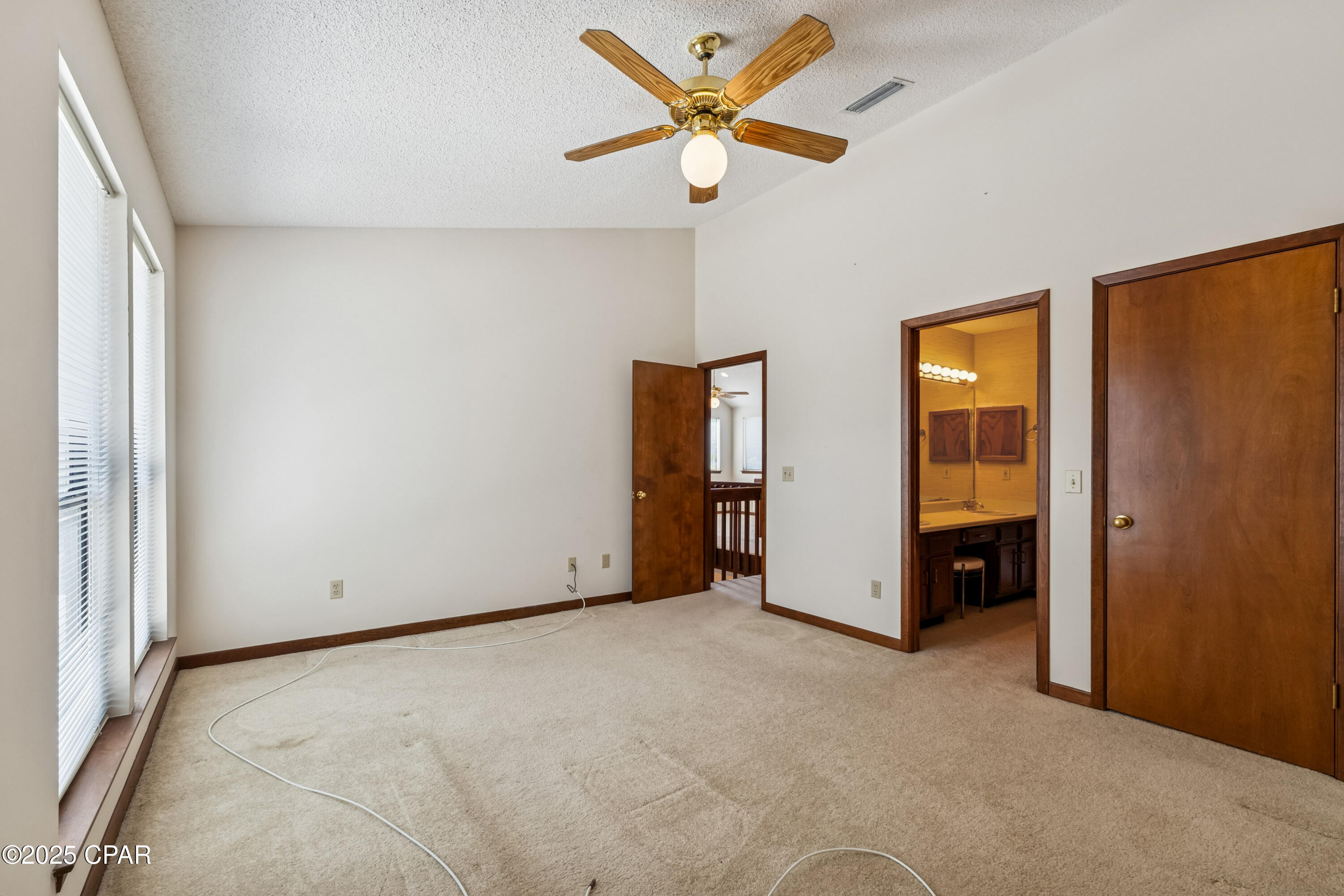 3313 S Harbour Circle