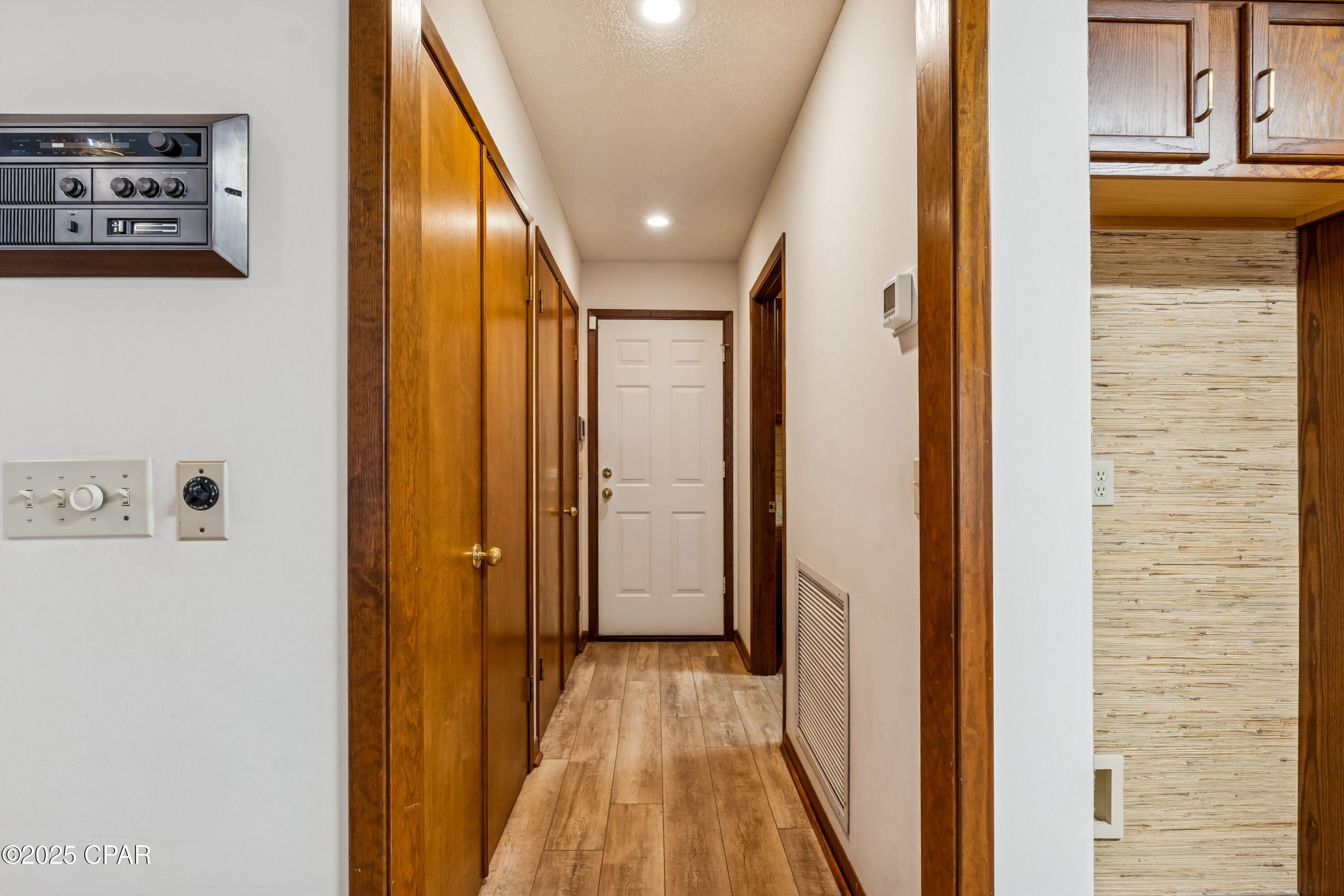 3313 S Harbour Circle