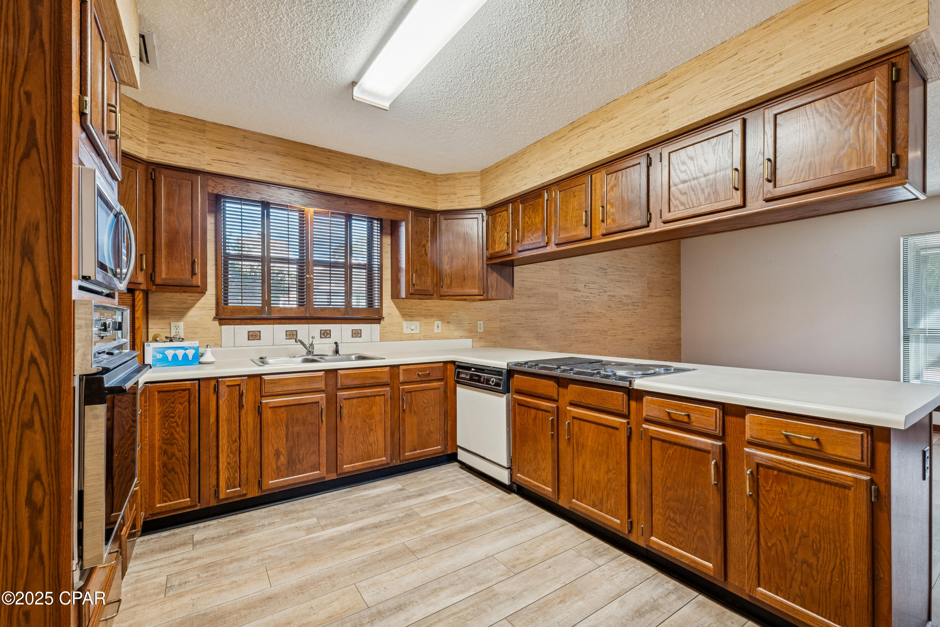 3313 S Harbour Circle