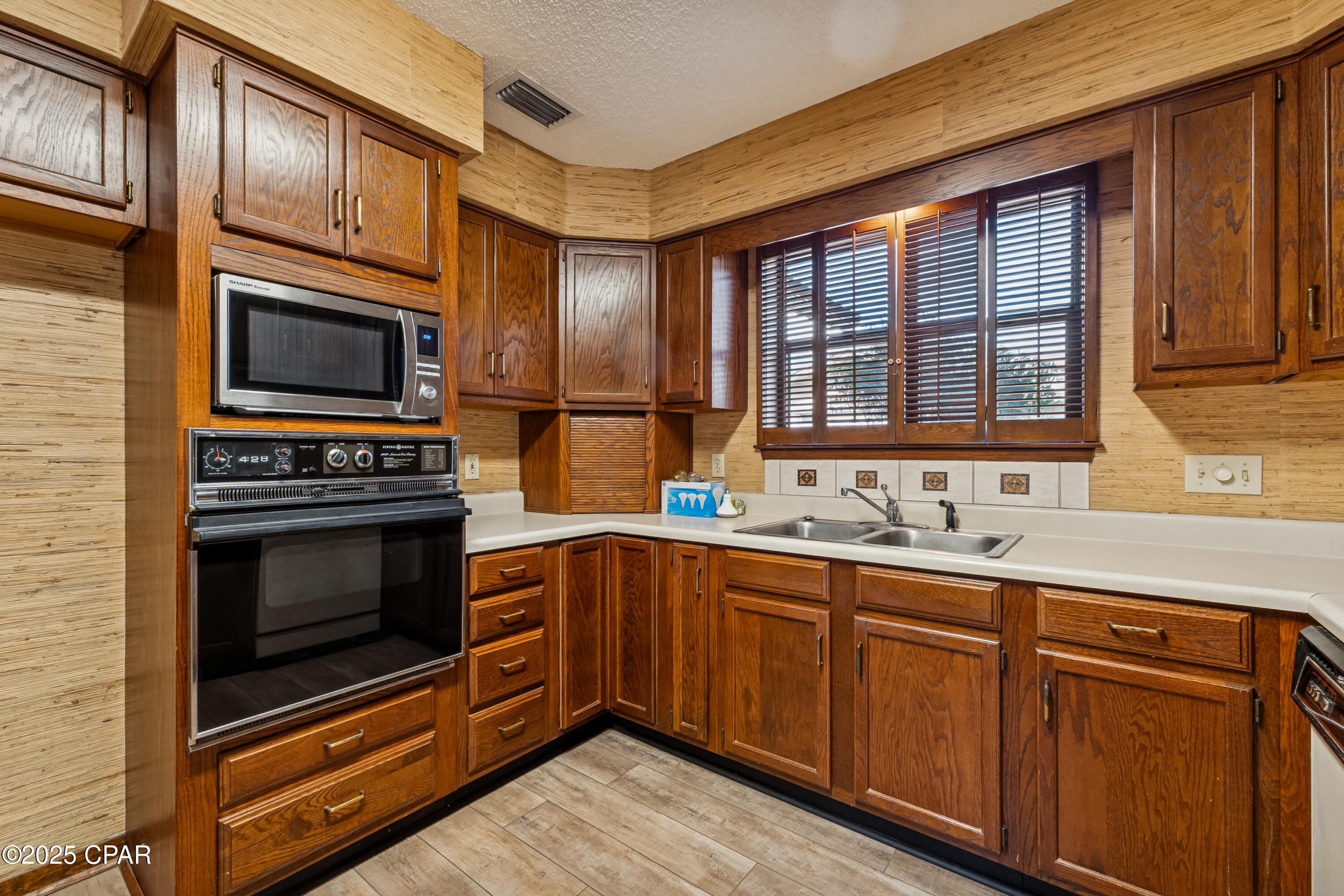 3313 S Harbour Circle