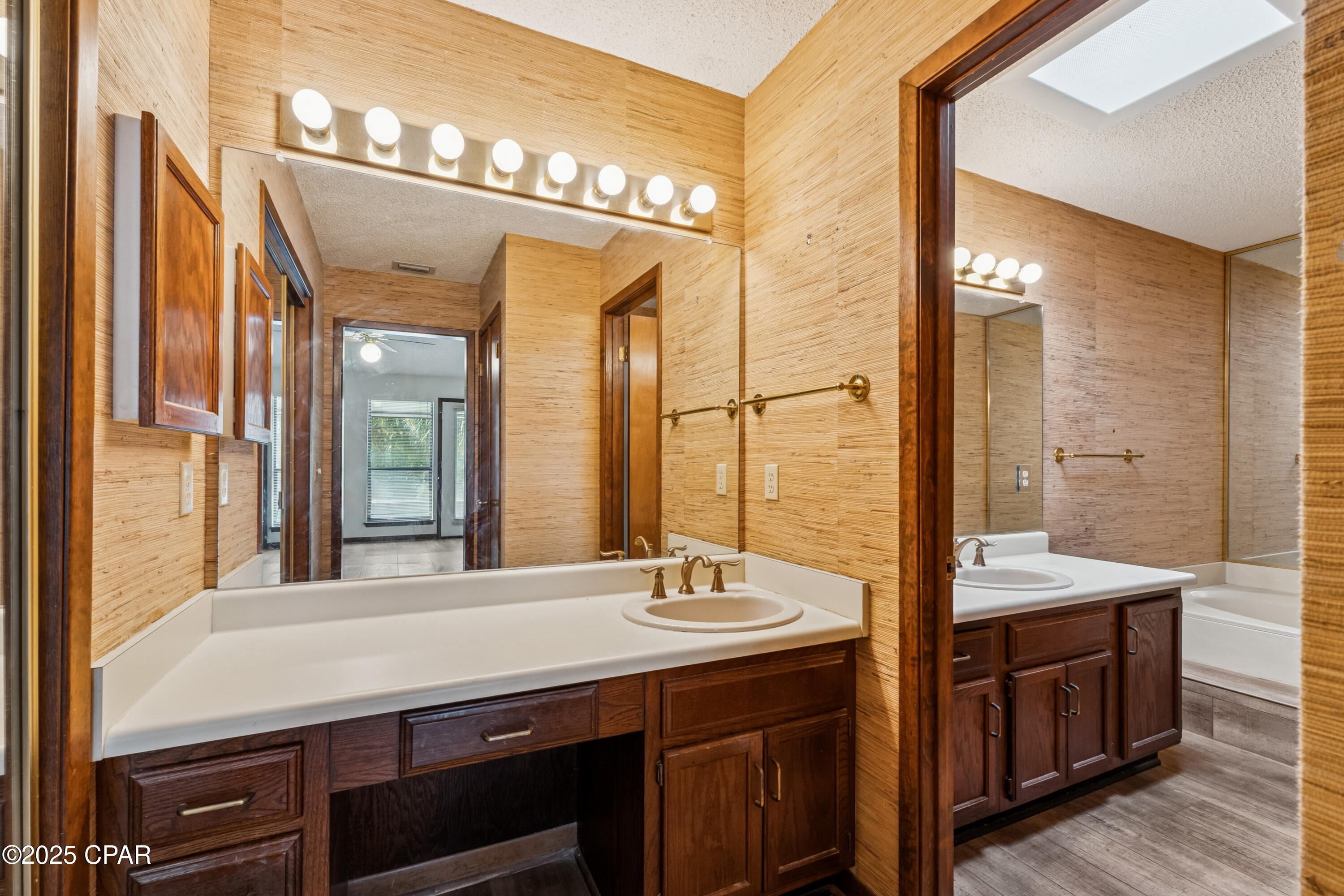 3313 S Harbour Circle