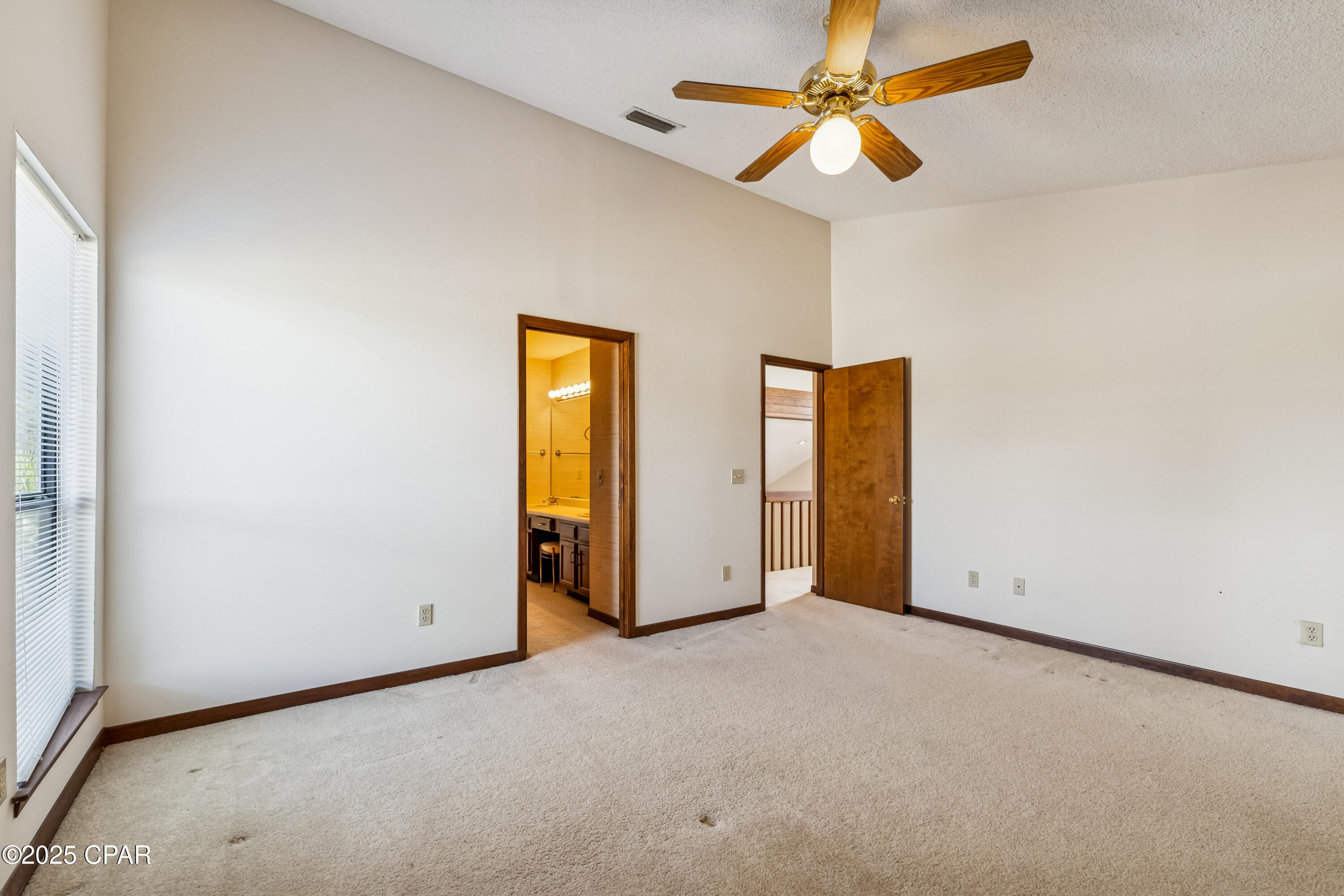 3313 S Harbour Circle