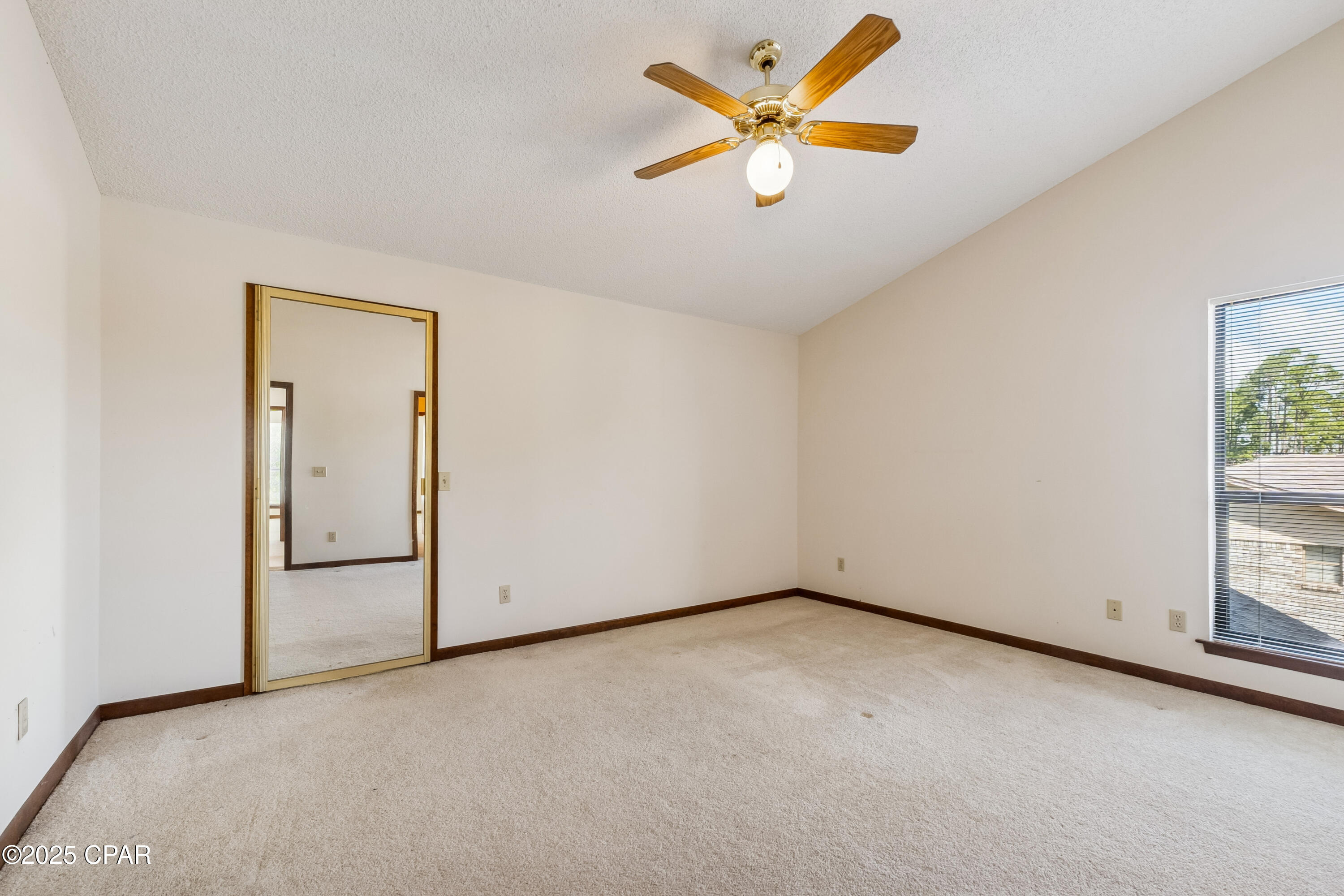 3313 S Harbour Circle