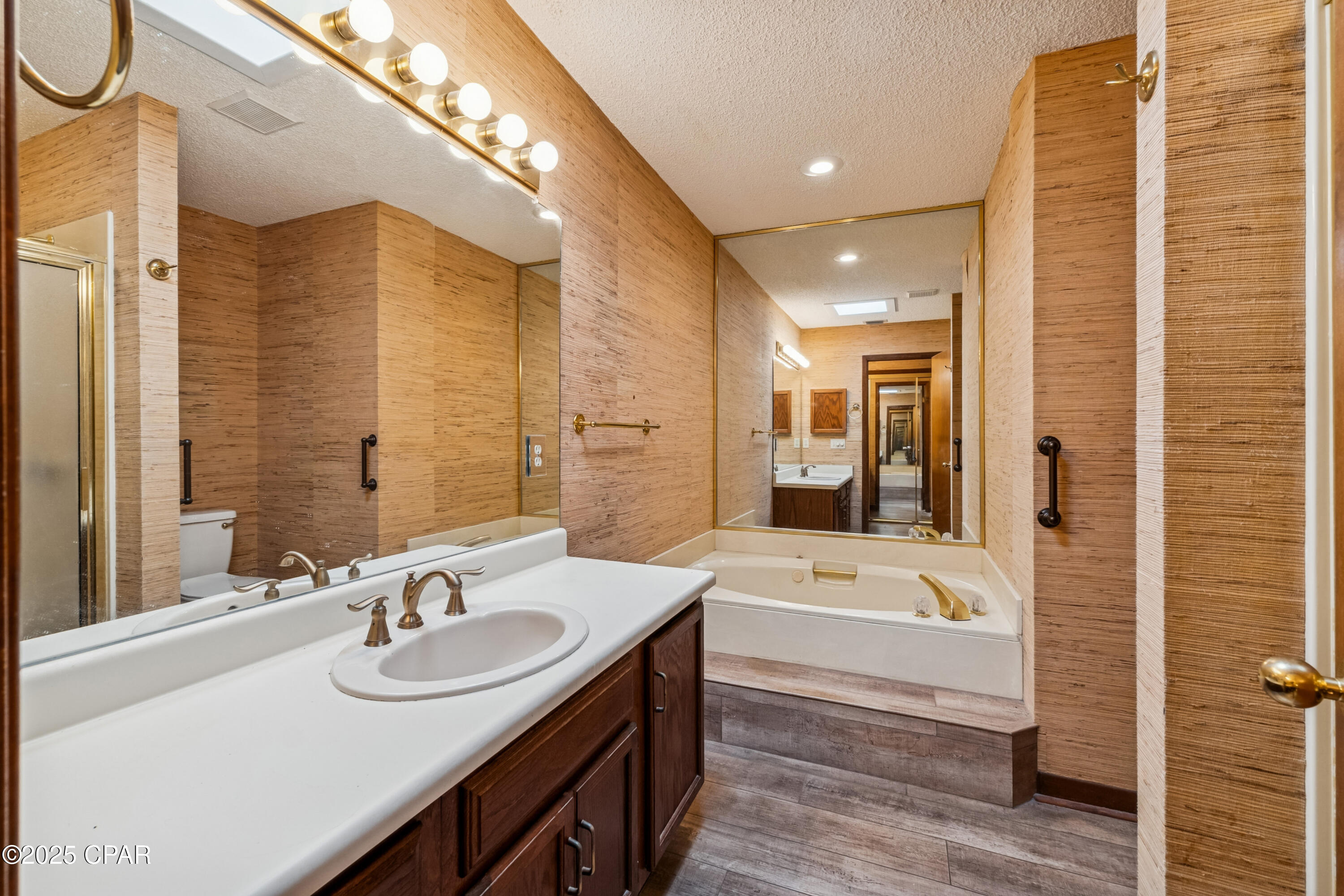 3313 S Harbour Circle