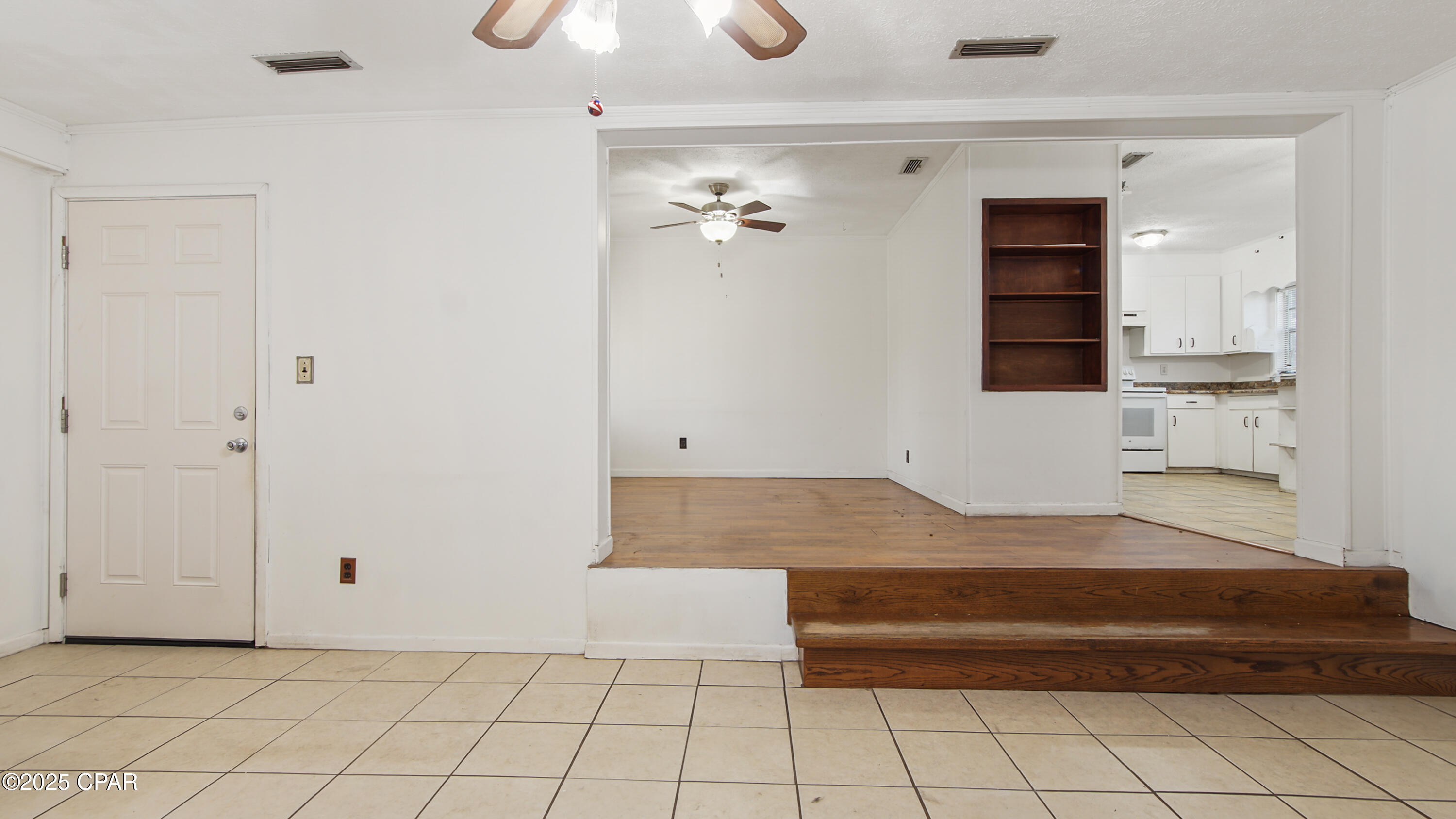 2307 E 6th Court