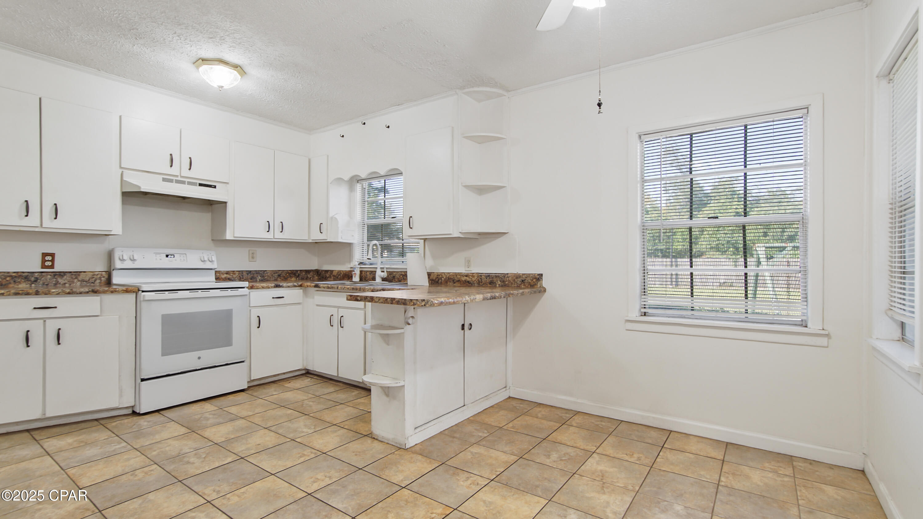 2307 E 6th Court