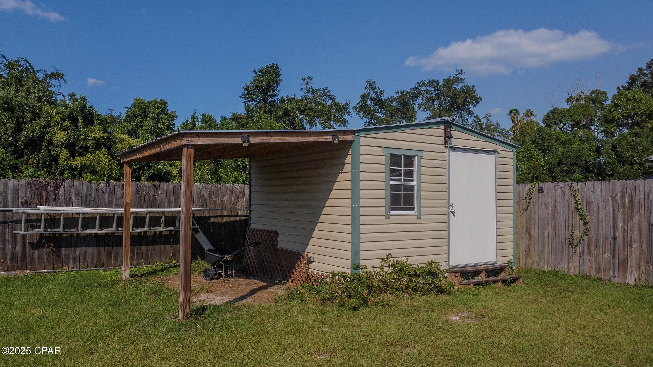 2307 E 6th Court