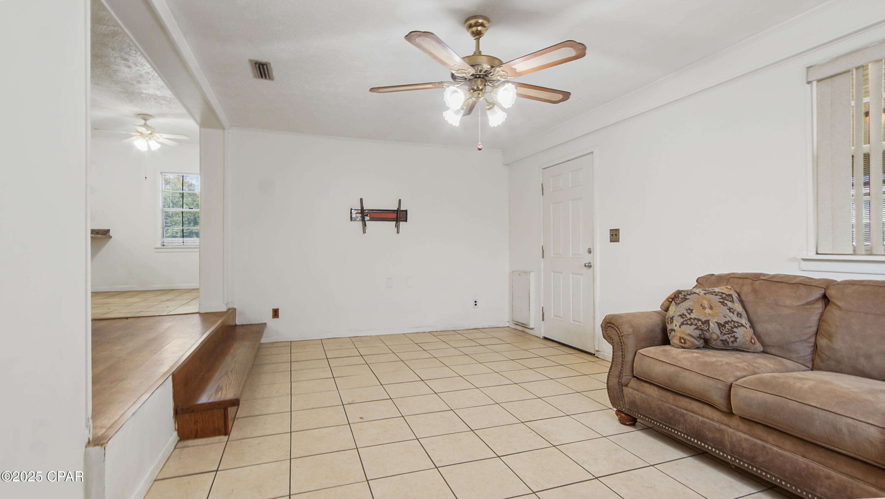 2307 E 6th Court