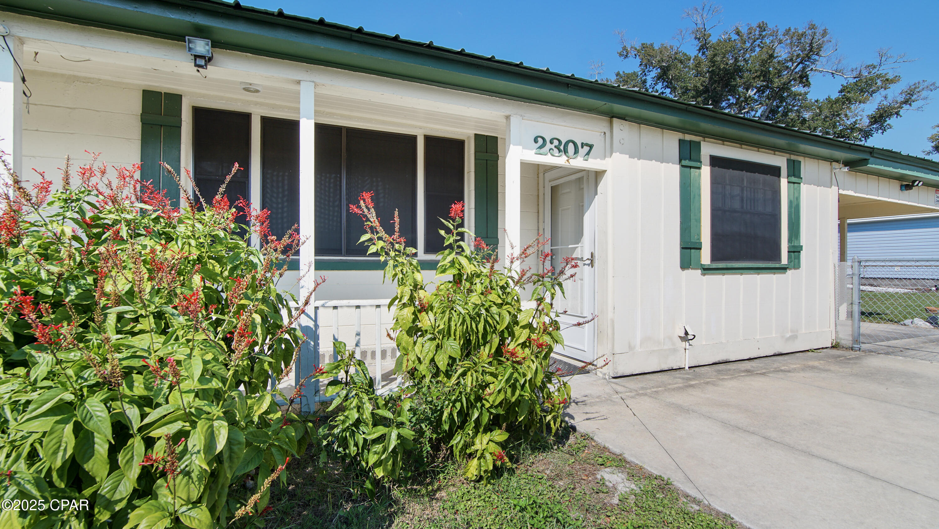 2307 E 6th Court
