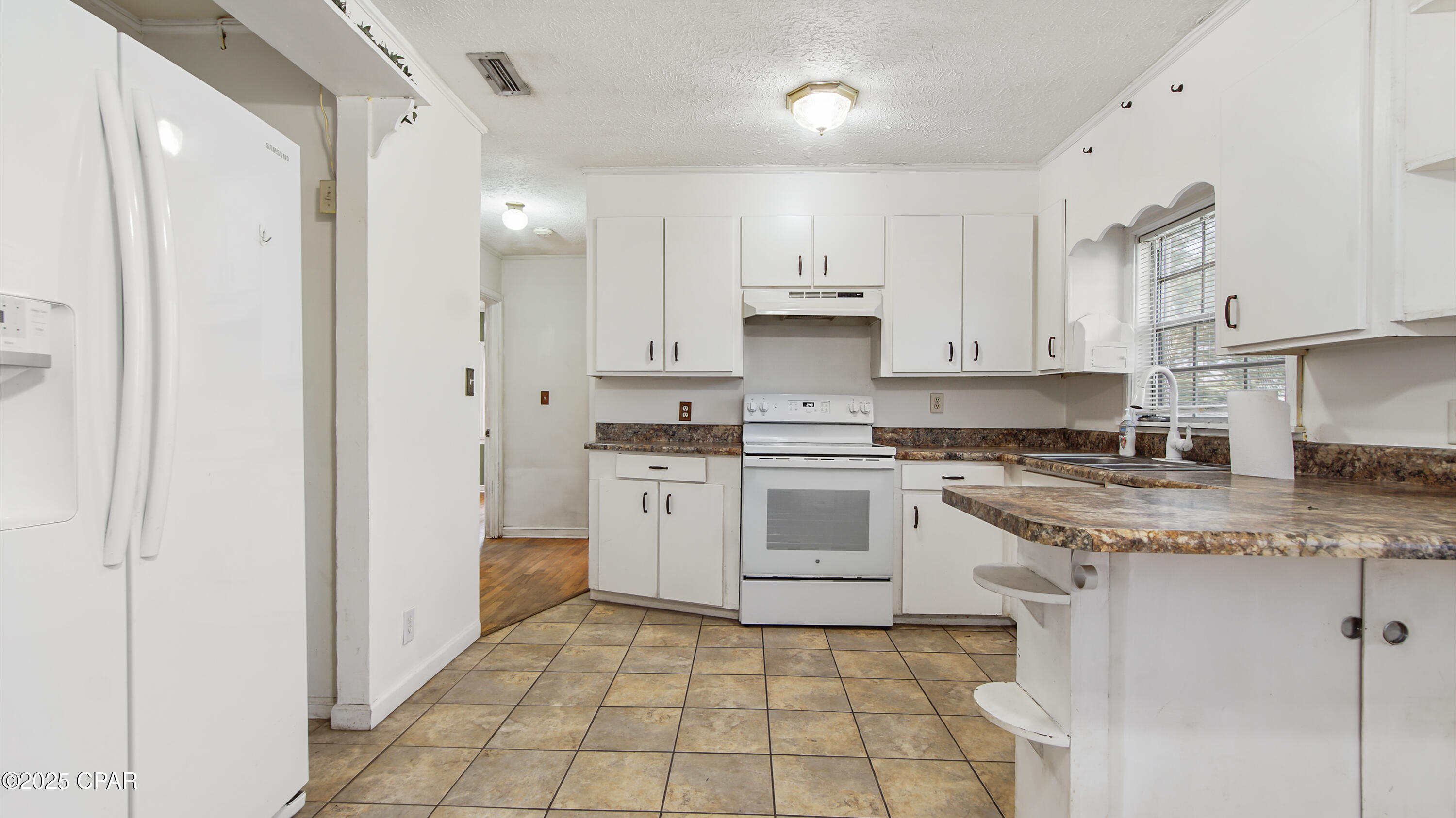 2307 E 6th Court