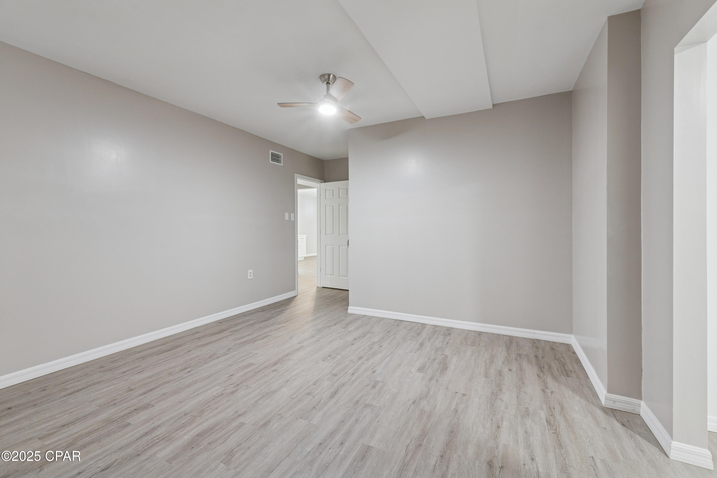 2672 W Laurel Drive