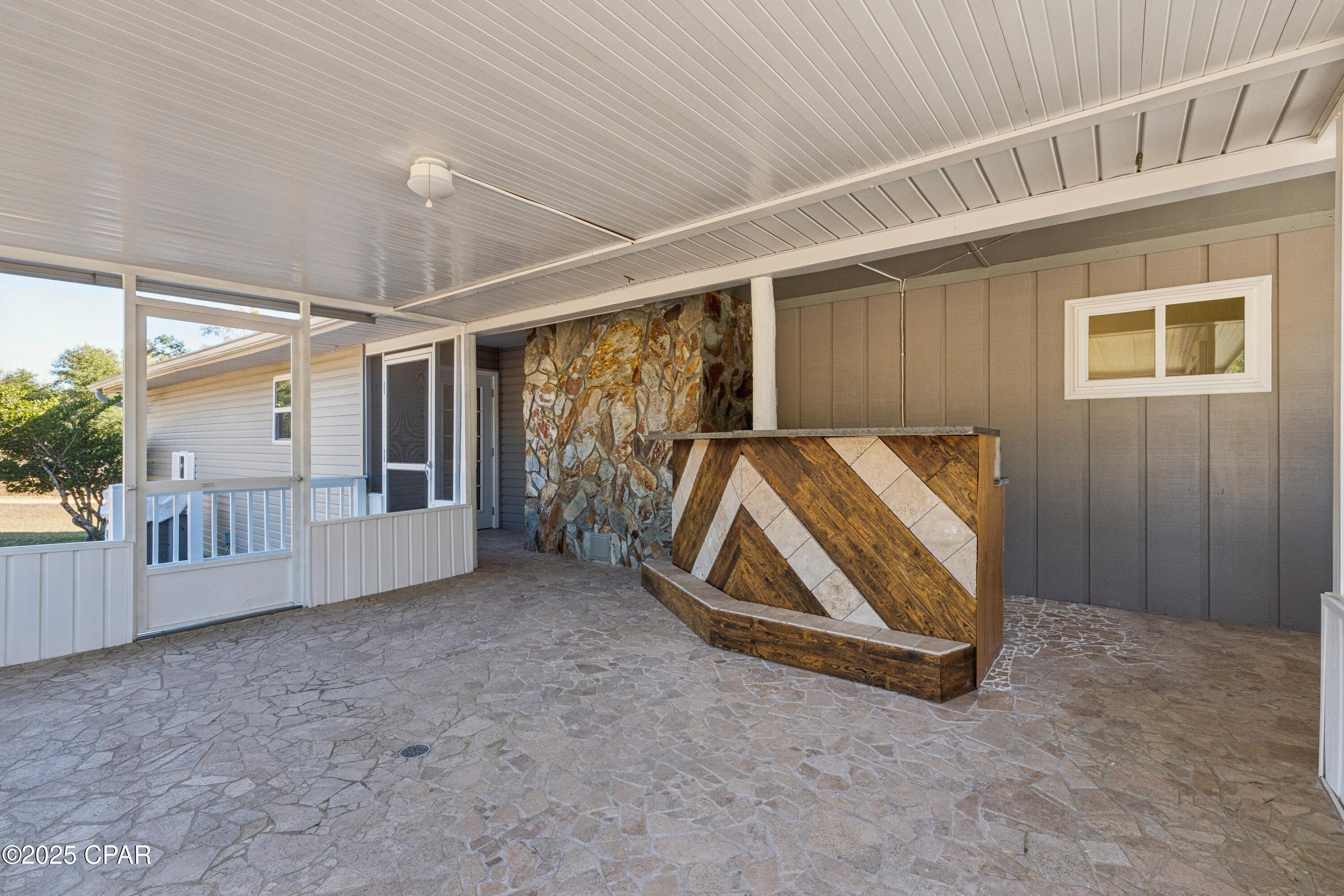 2672 W Laurel Drive