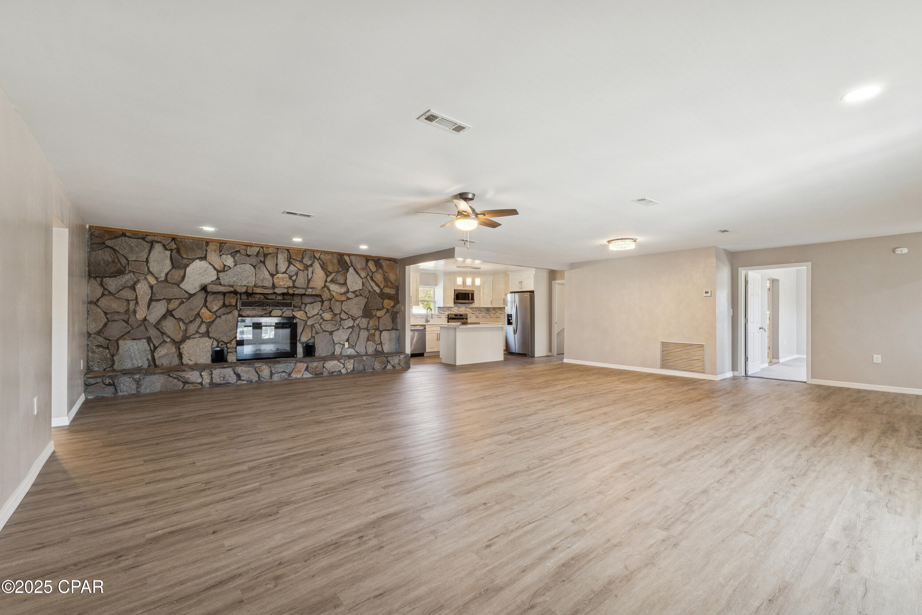 2672 W Laurel Drive