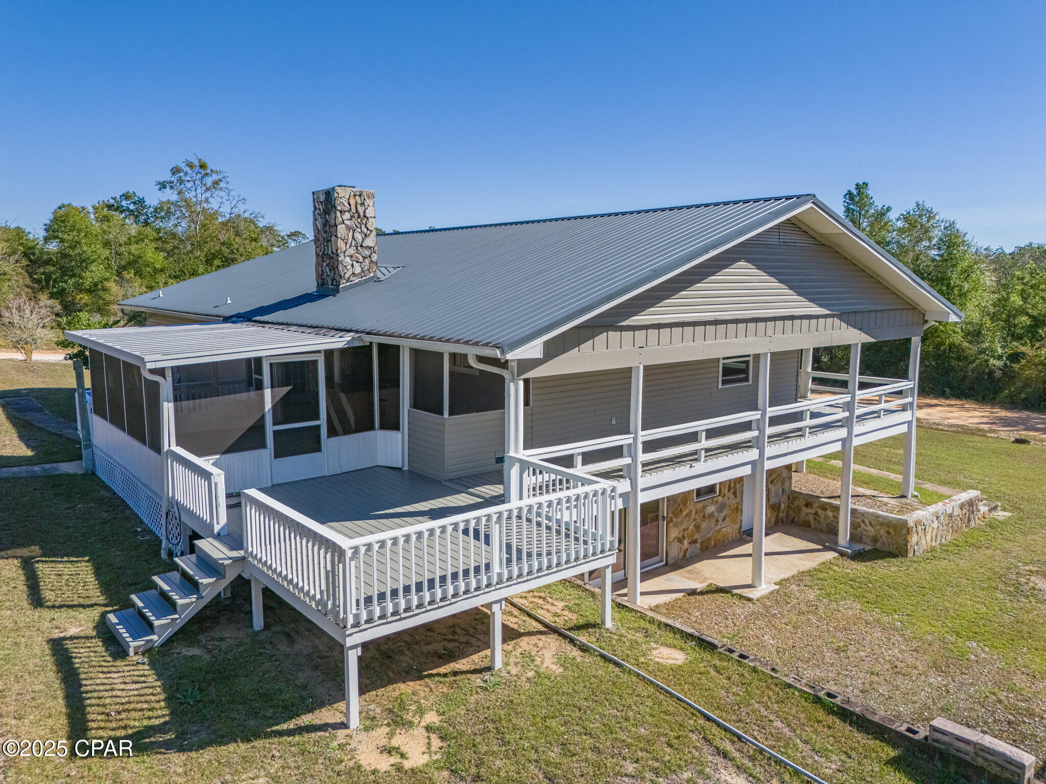 2672 W Laurel Drive