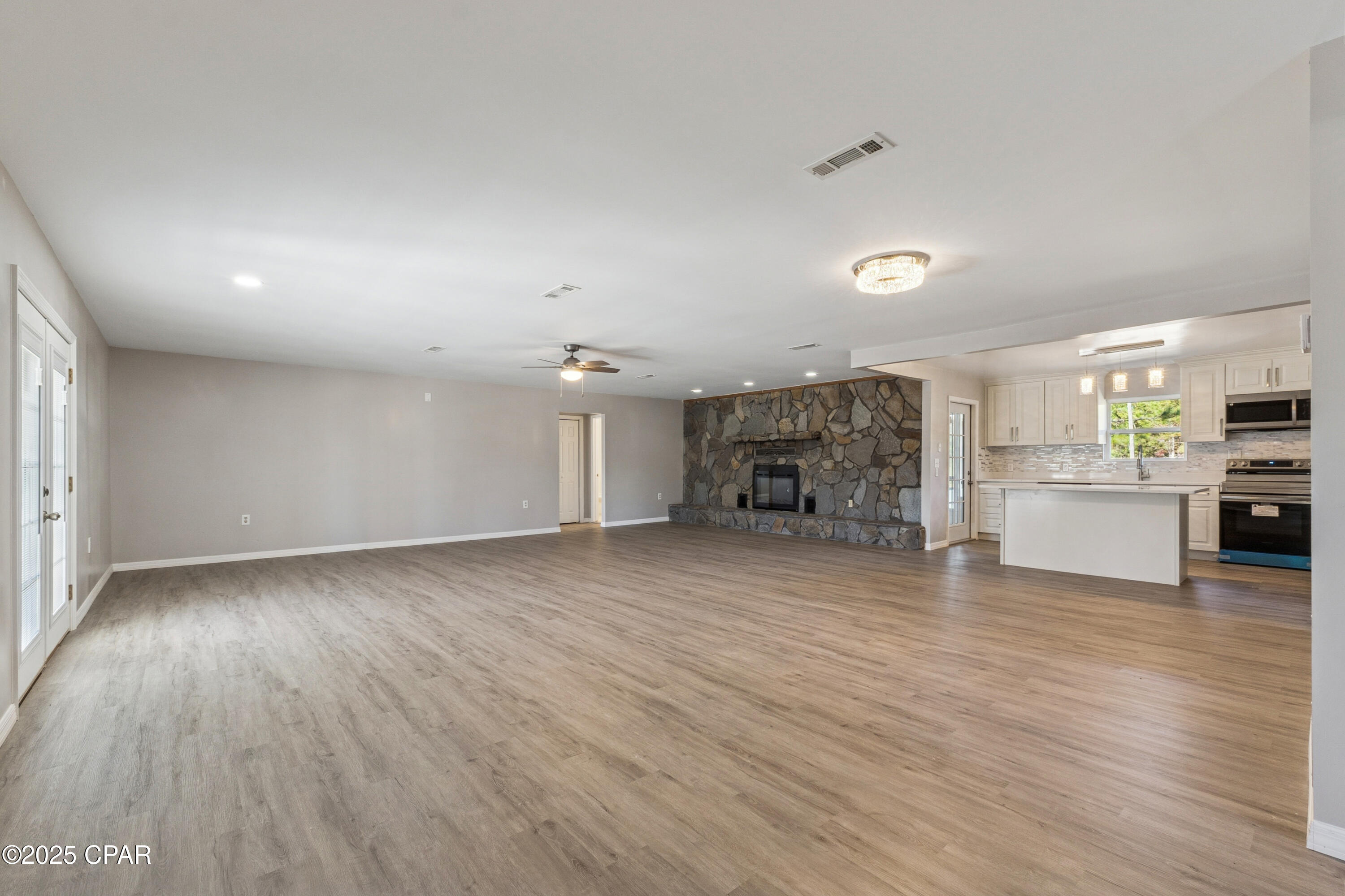 2672 W Laurel Drive