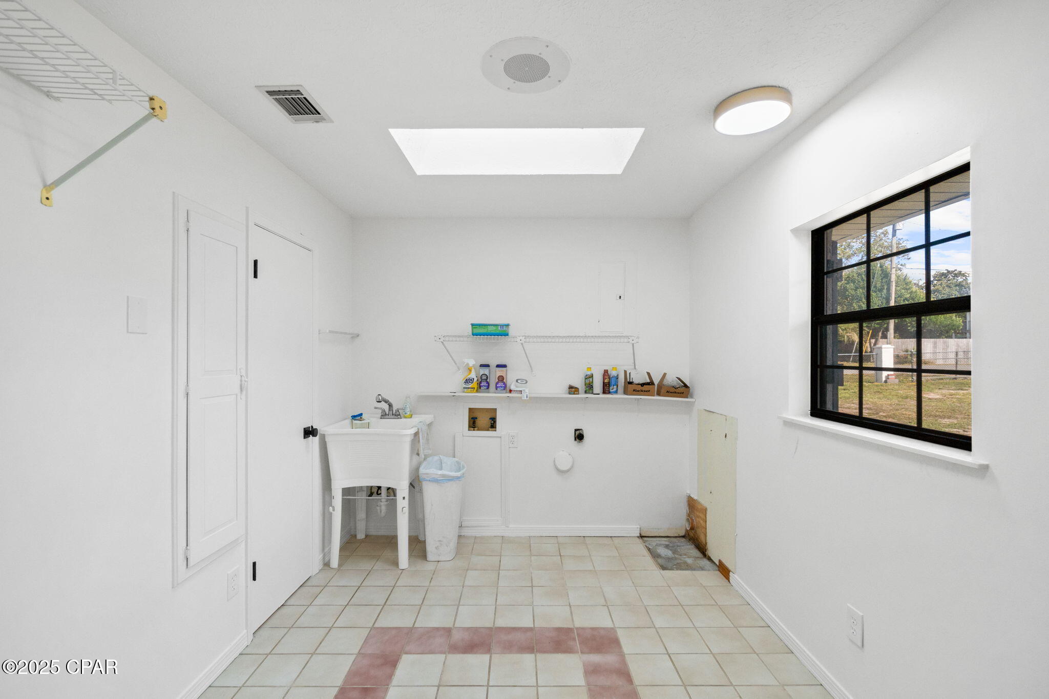 224 E Lakeshore Drive