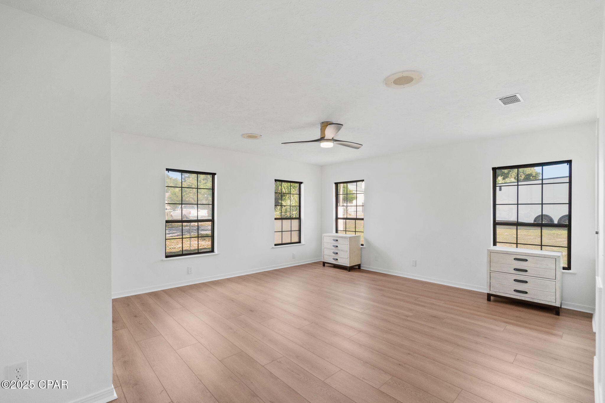 224 E Lakeshore Drive