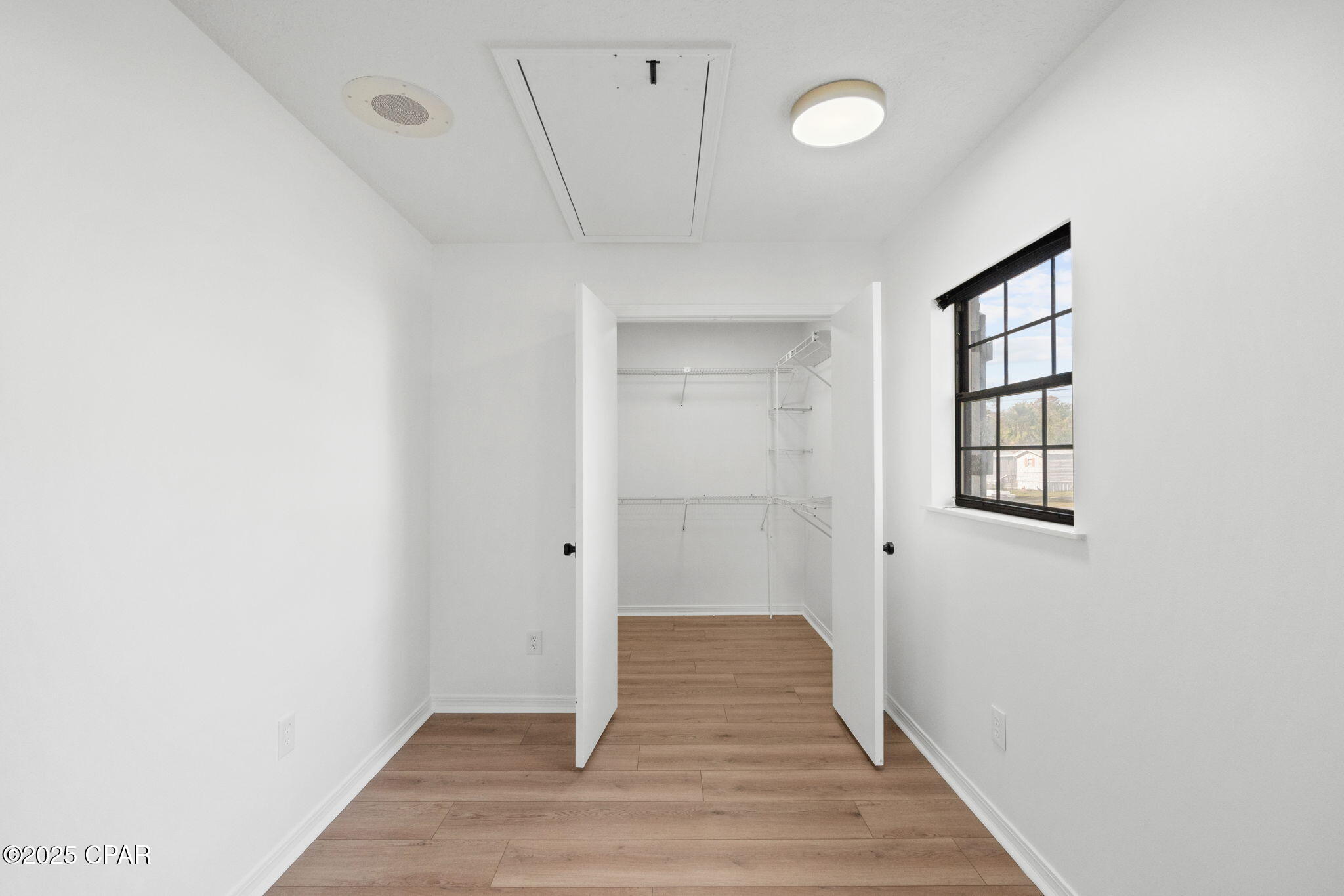 224 E Lakeshore Drive