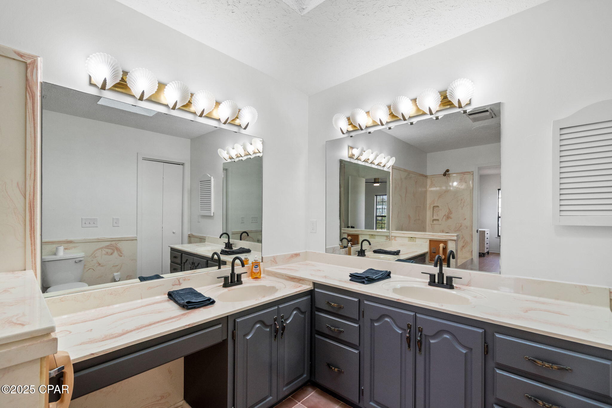 224 E Lakeshore Drive