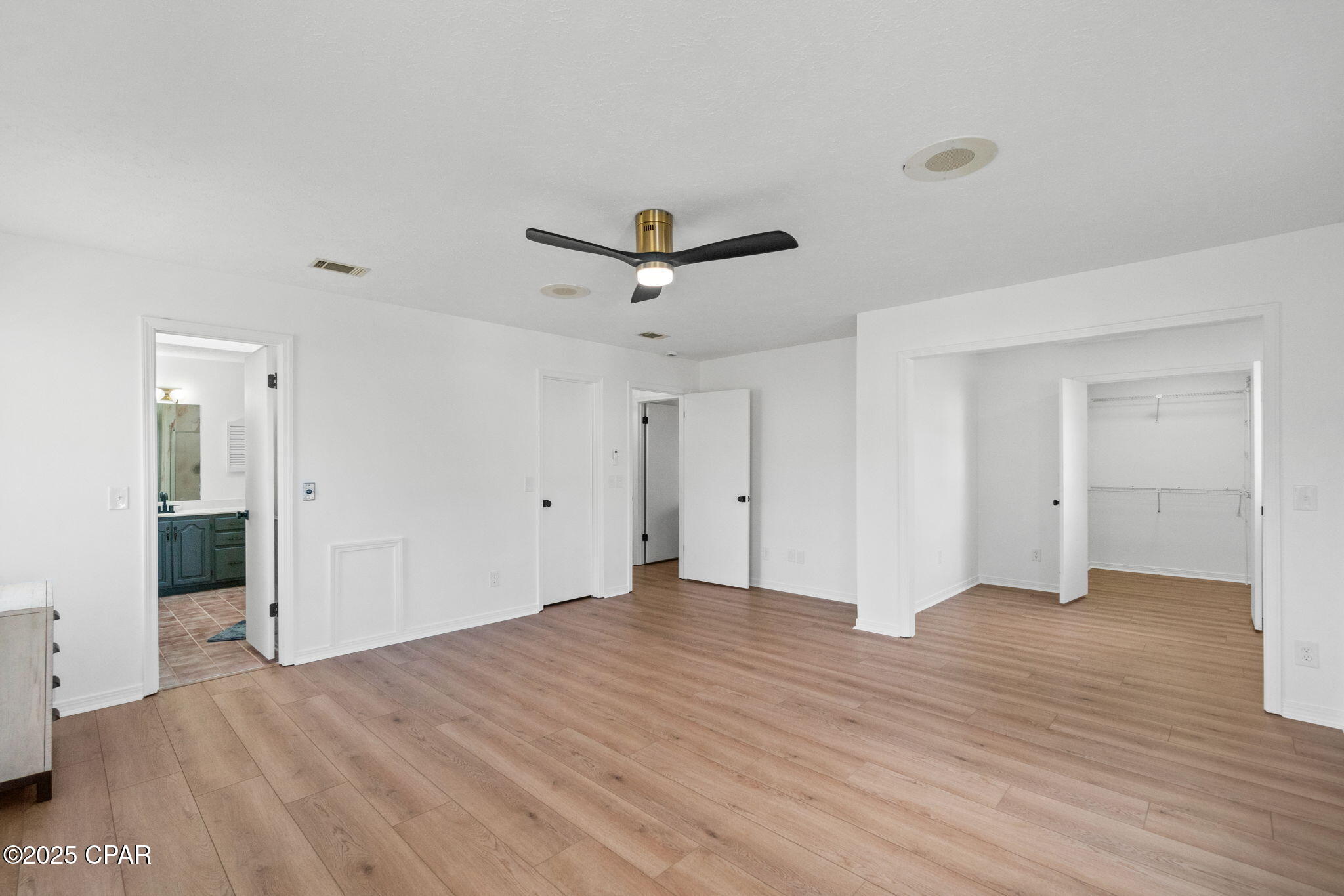 224 E Lakeshore Drive