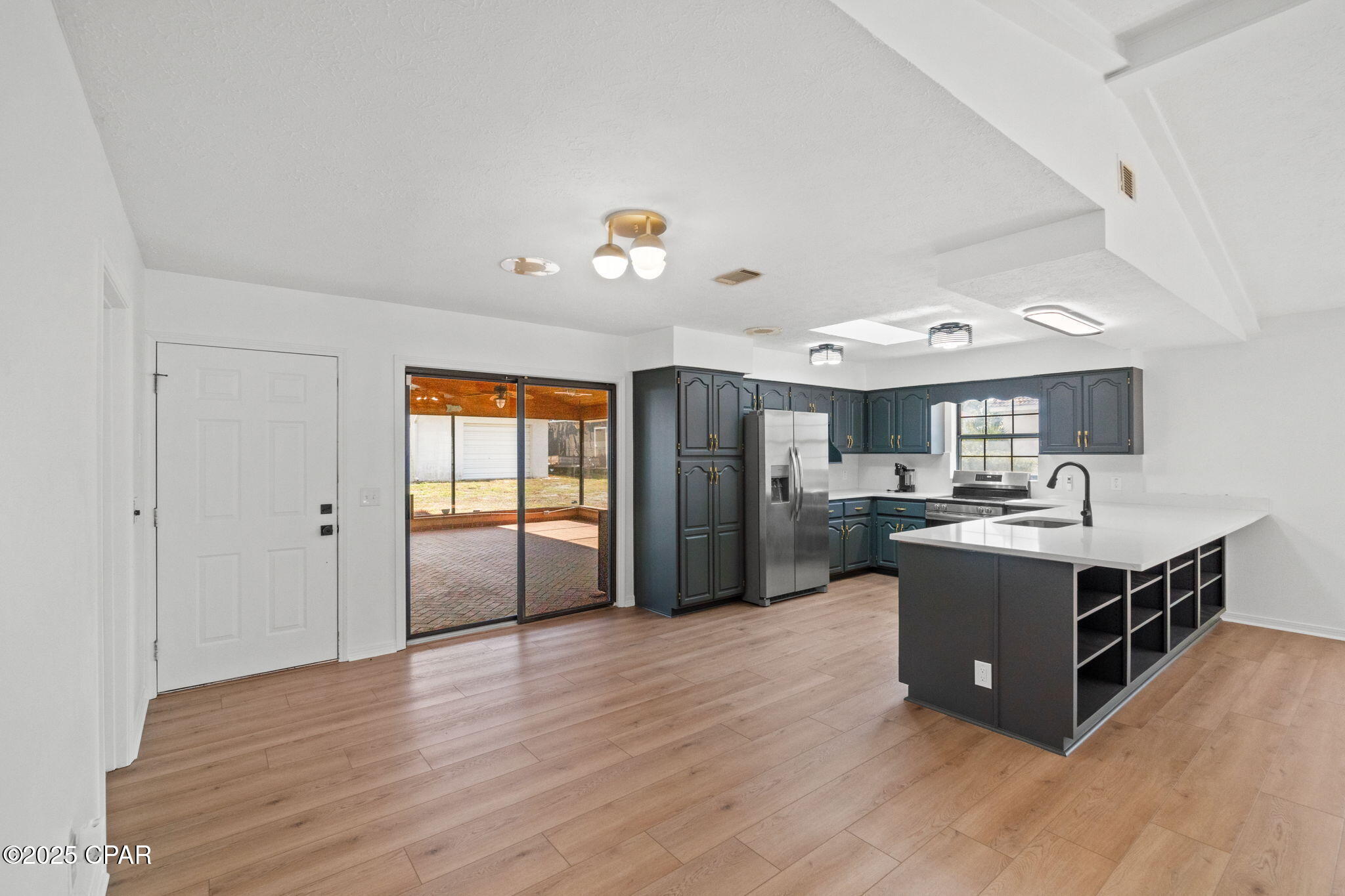 224 E Lakeshore Drive