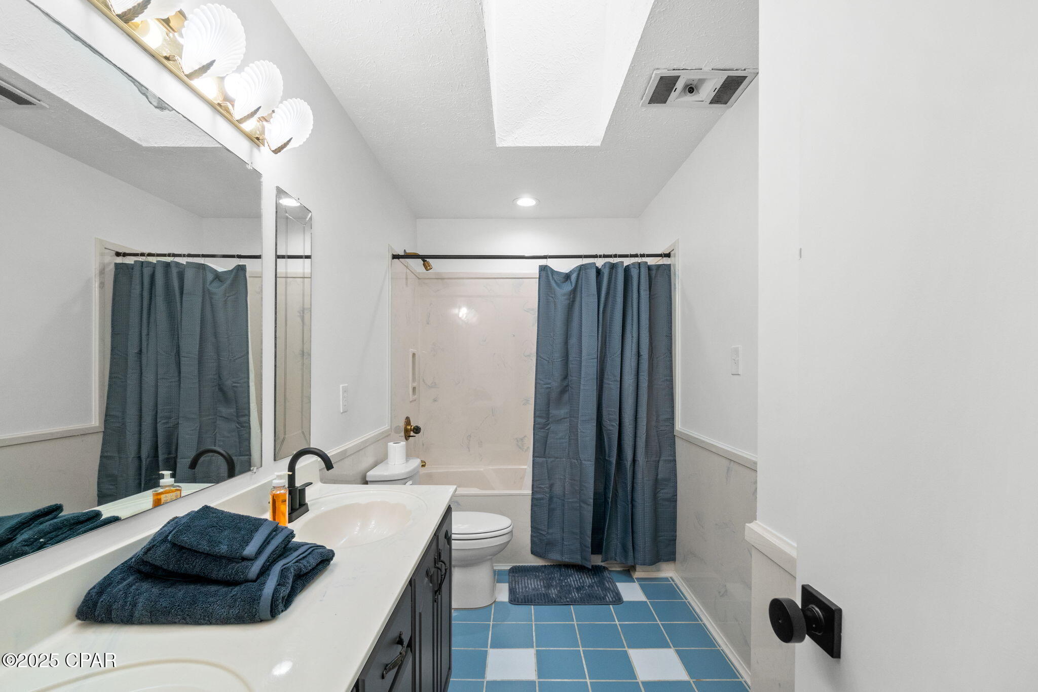 224 E Lakeshore Drive