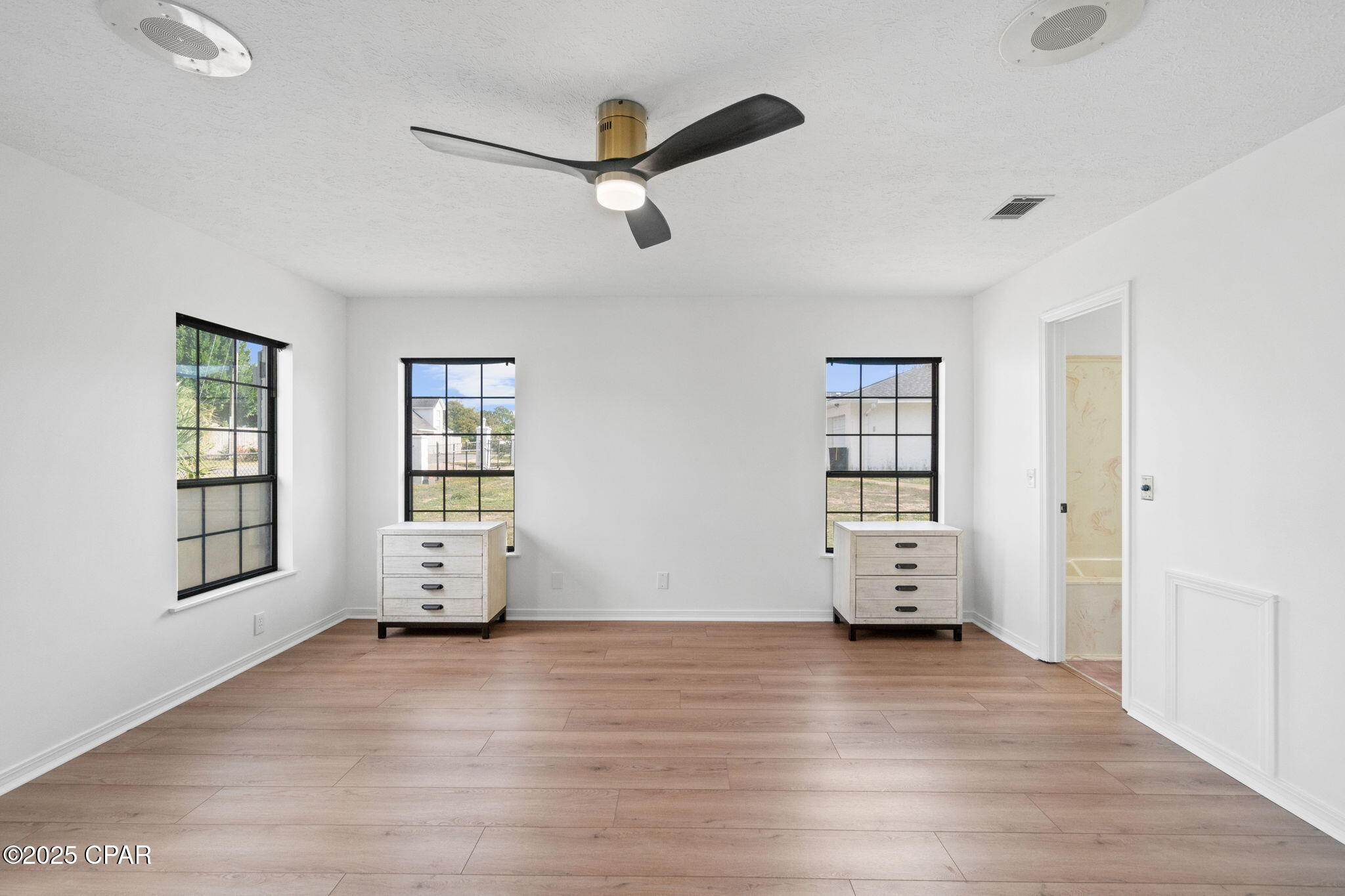 224 E Lakeshore Drive