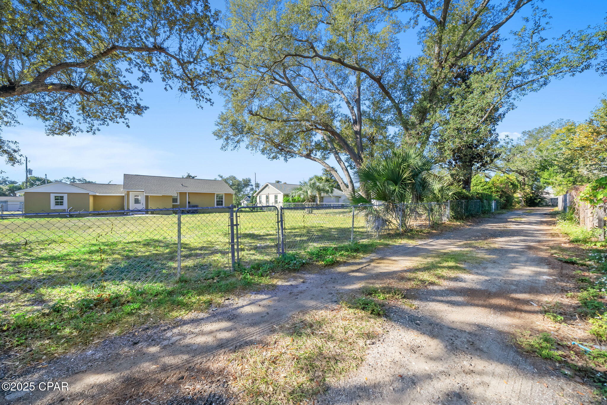 440 S Macarthur Avenue