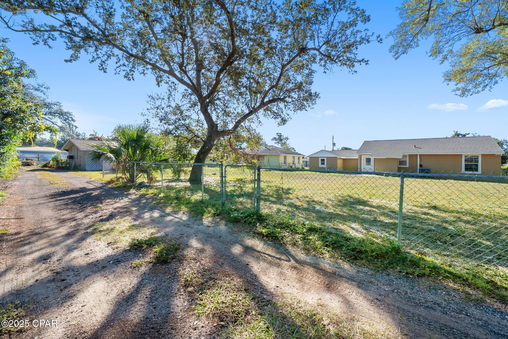 440 S Macarthur Avenue