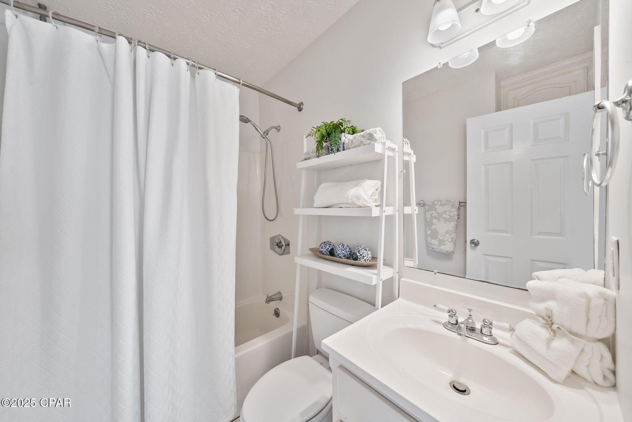 440 S Macarthur Avenue