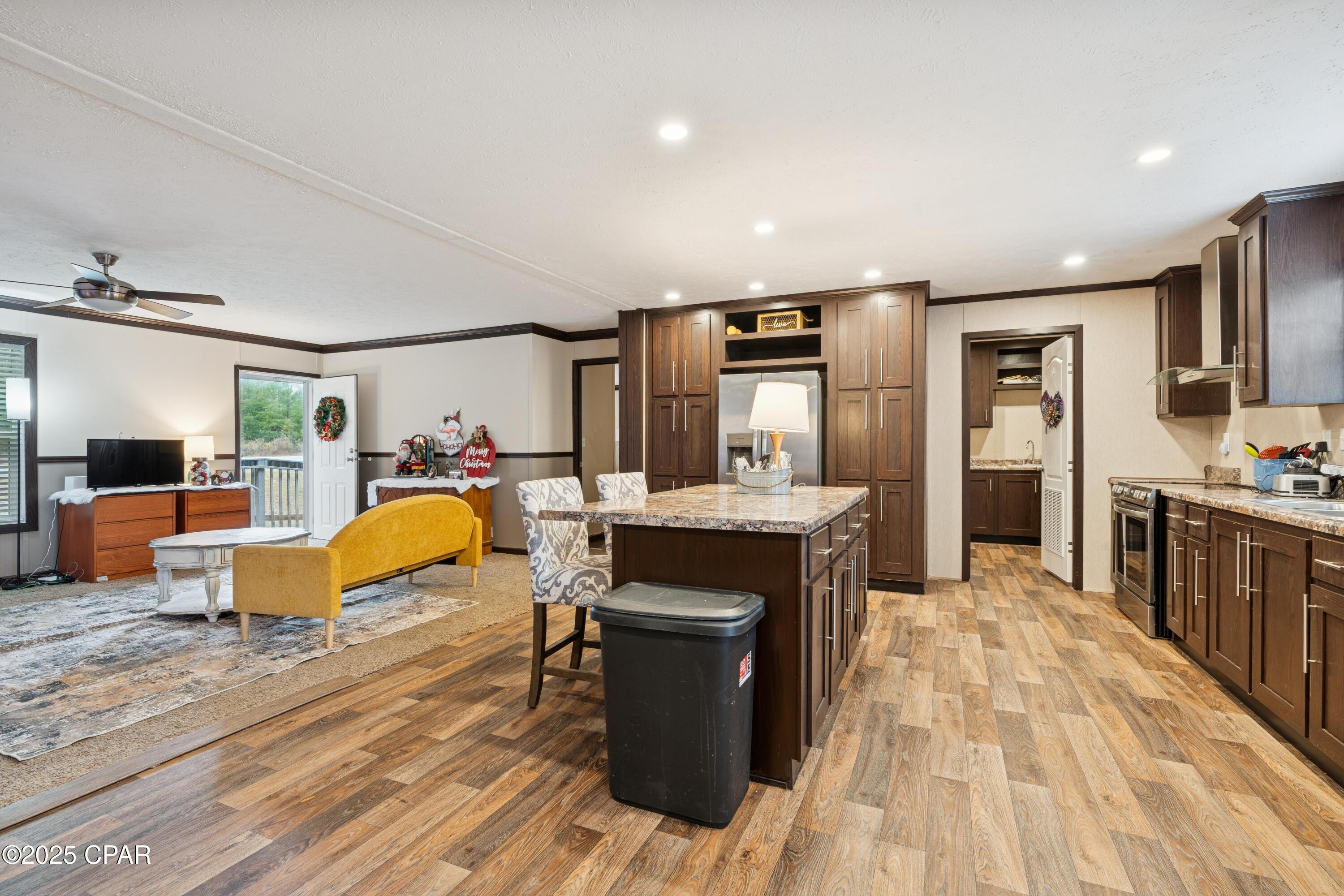 214 Lakepoint Road