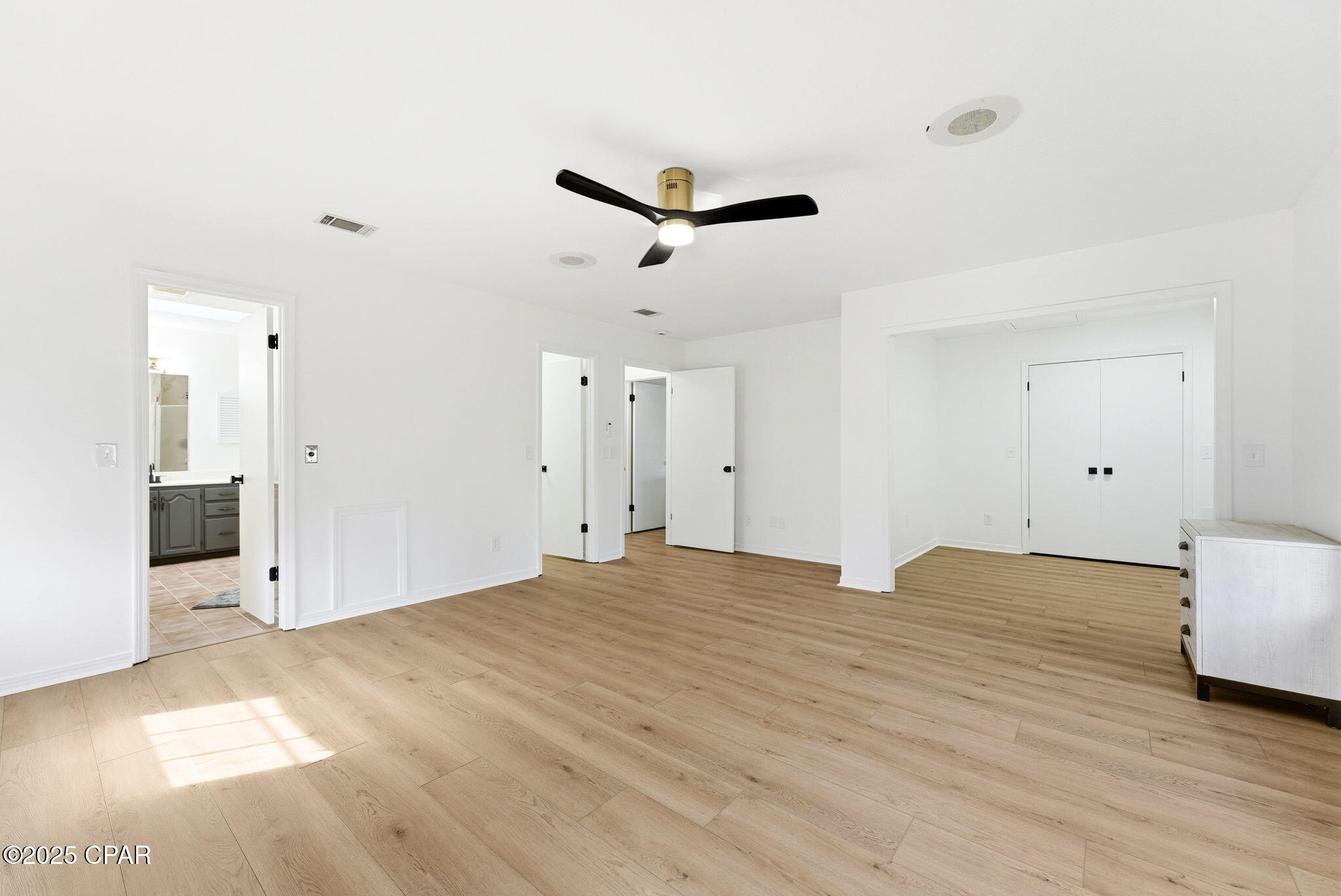 224 E Lakeshore Drive