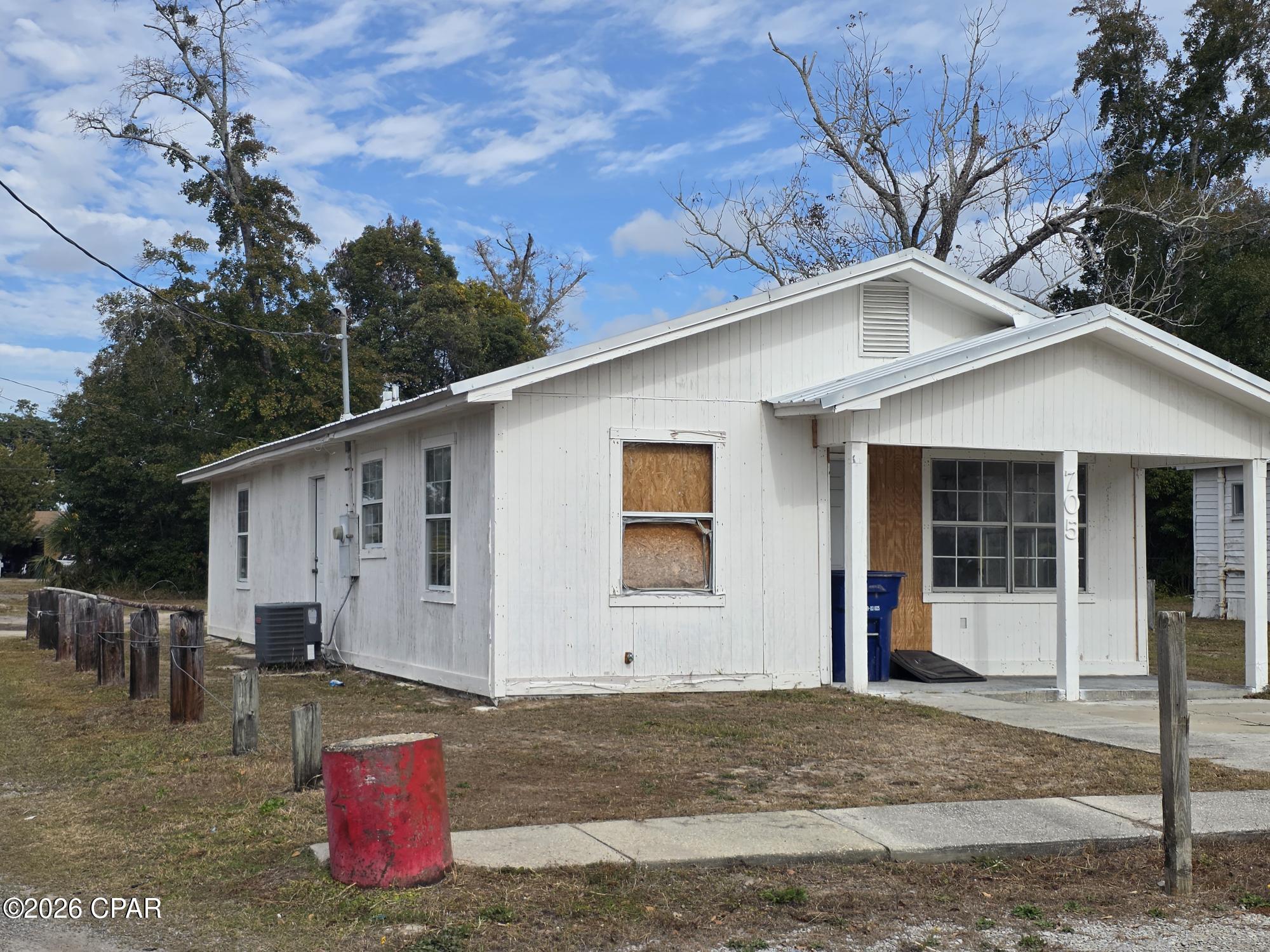 709 E 13th Court
