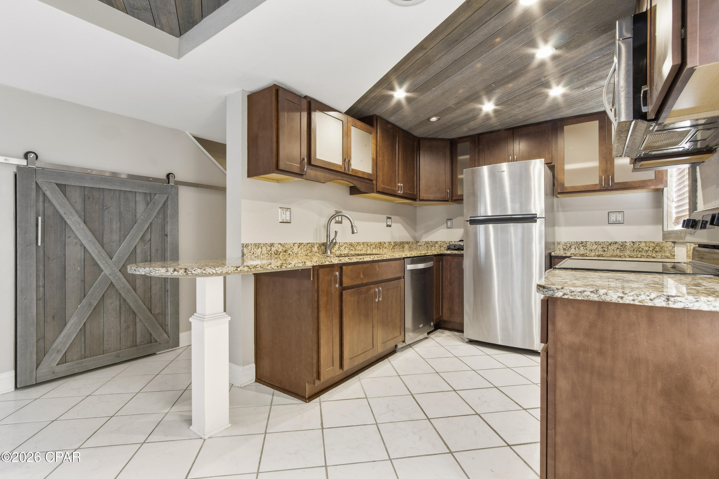 6901 N Lagoon Drive 10