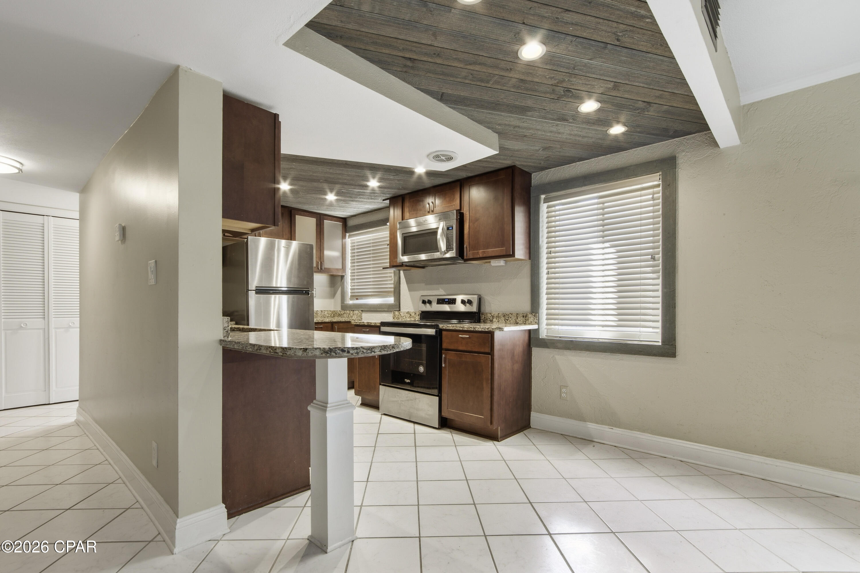 6901 N Lagoon Drive 10