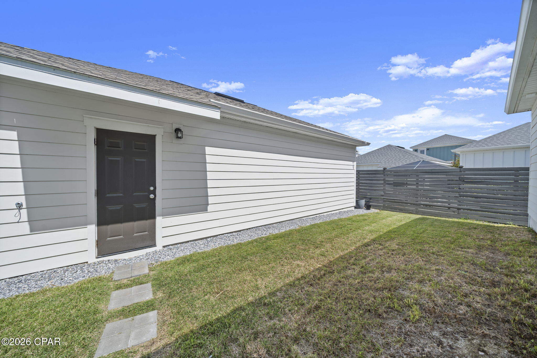2001 Rushes Avenue