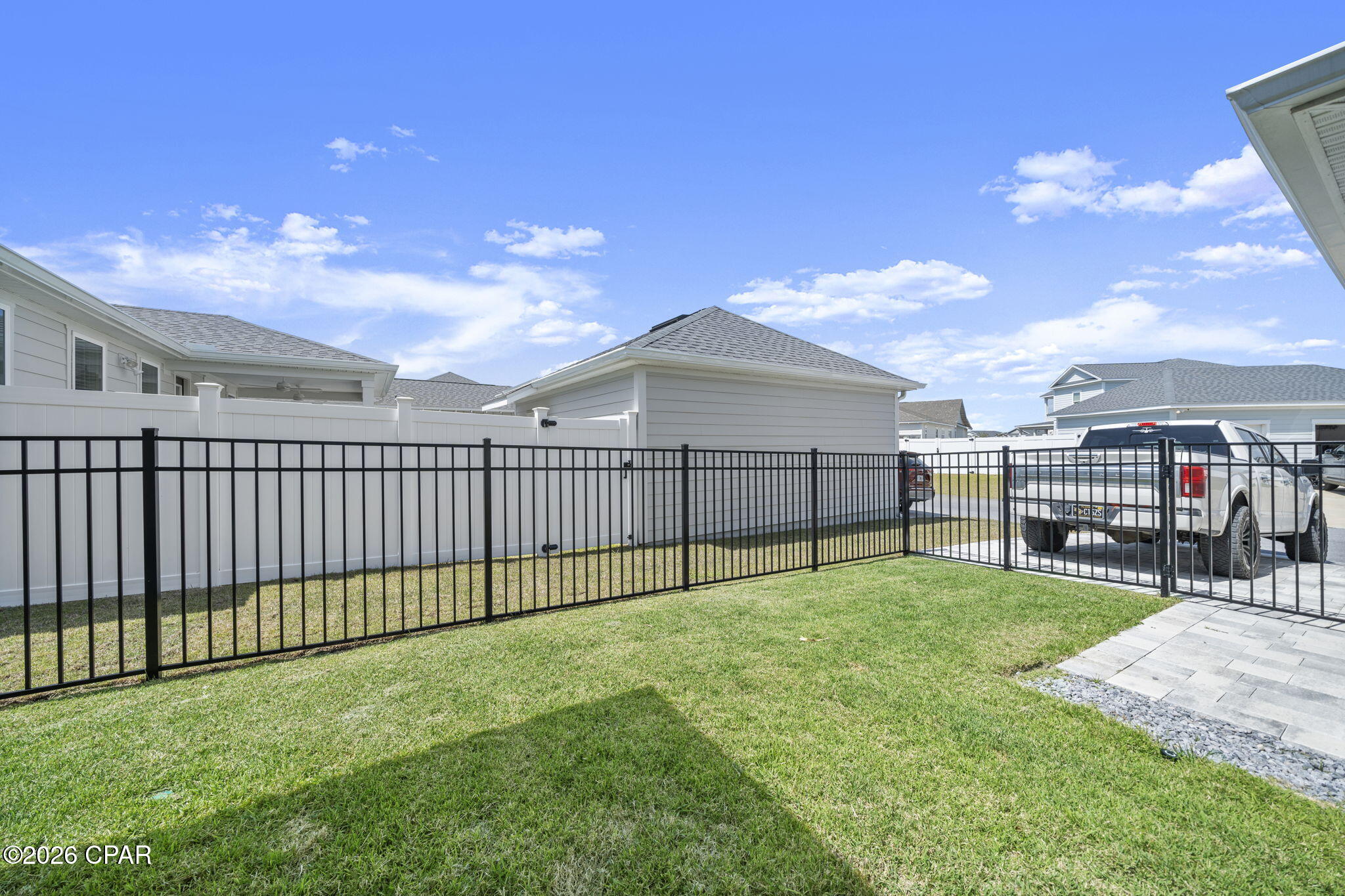 2001 Rushes Avenue