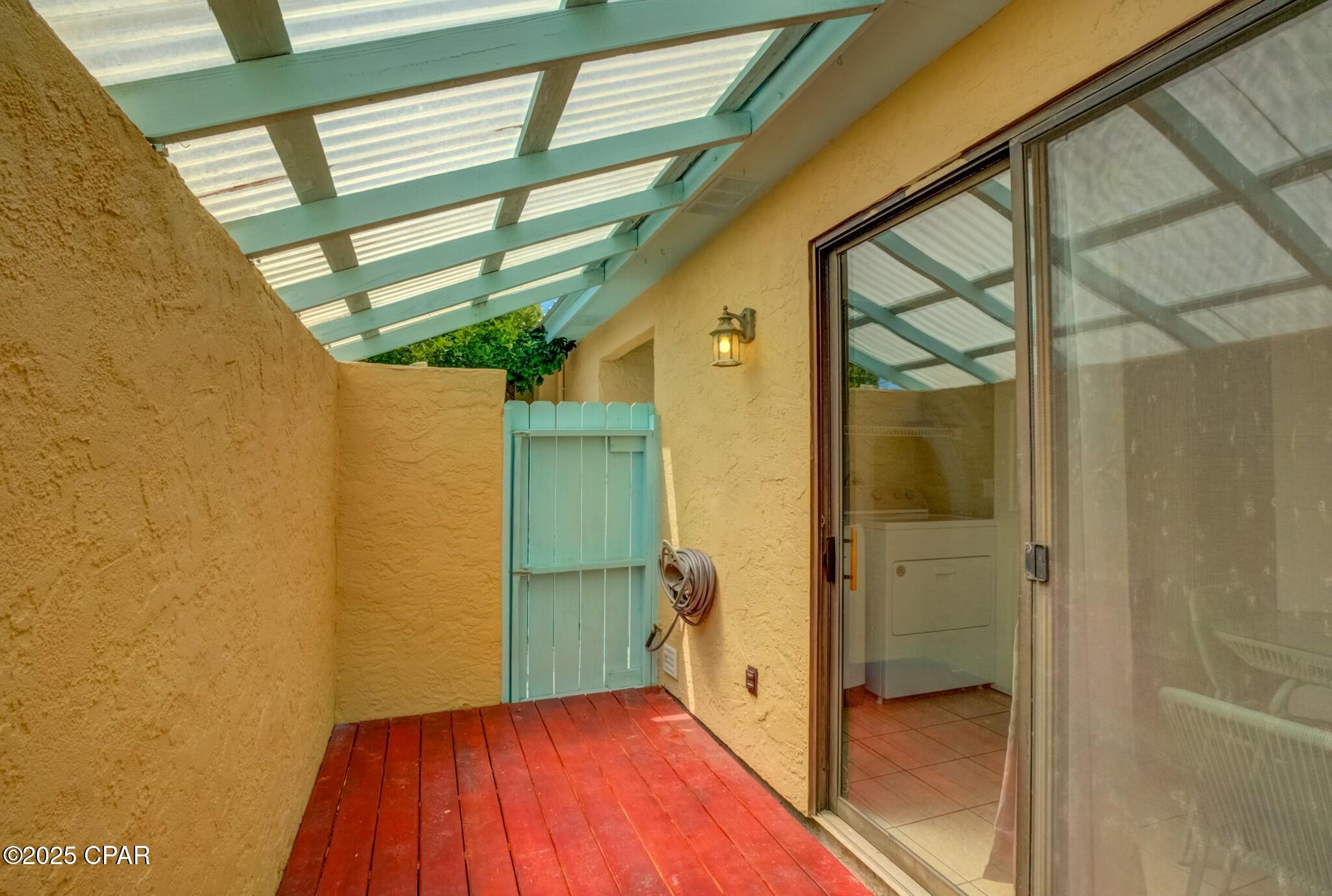 8504 N Lagoon Drive