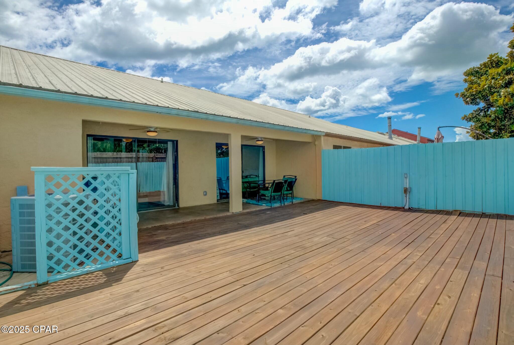 8504 N Lagoon Drive