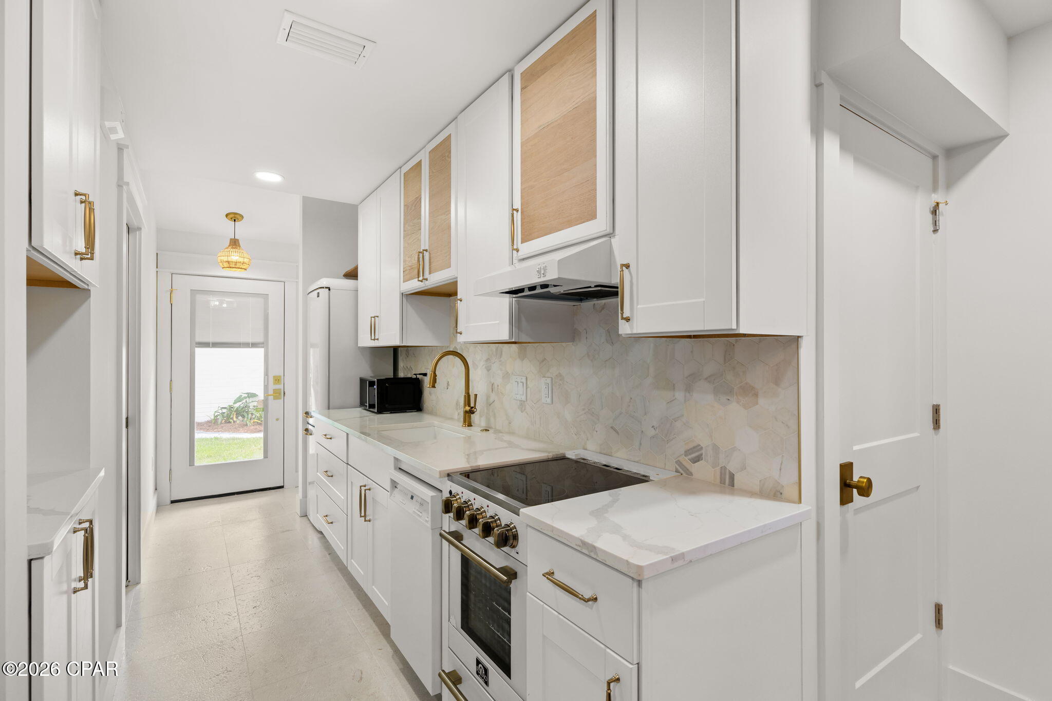 405 Hollis Avenue