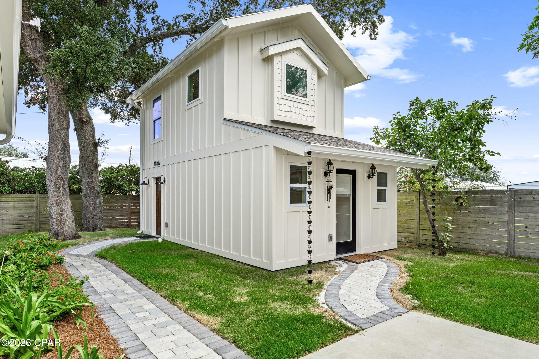 405 Hollis Avenue