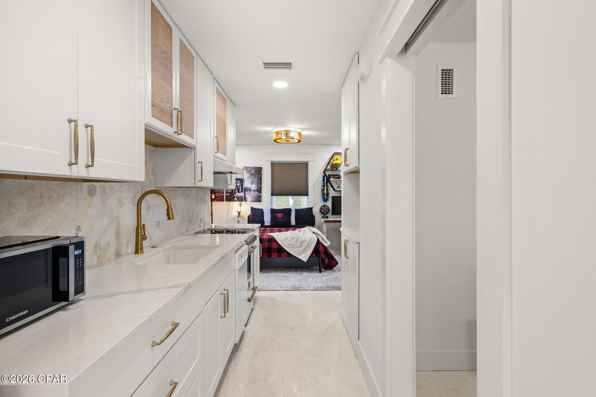 405 Hollis Avenue
