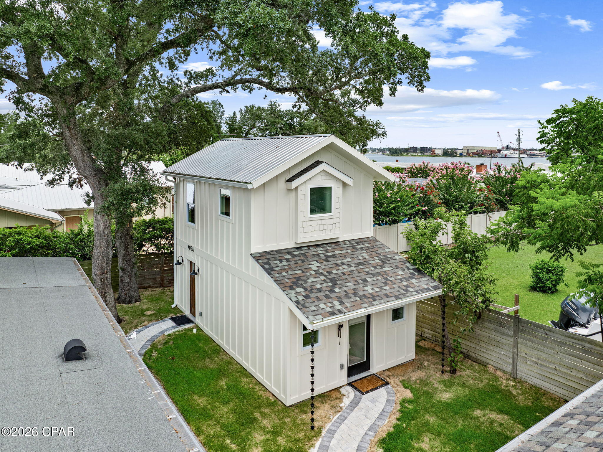 405 Hollis Avenue